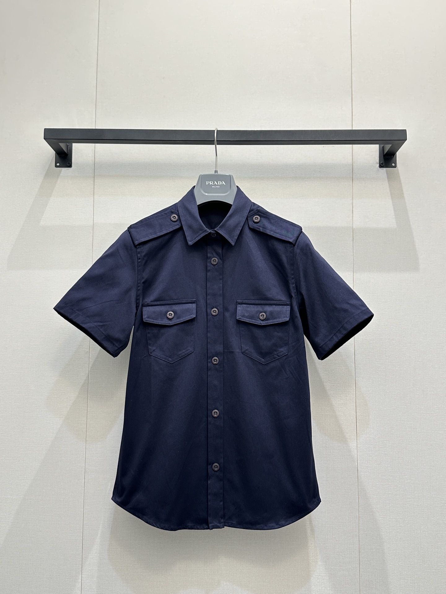 프라다(PRADA) 숄더 패치 포켓 반팔 셔츠 의류