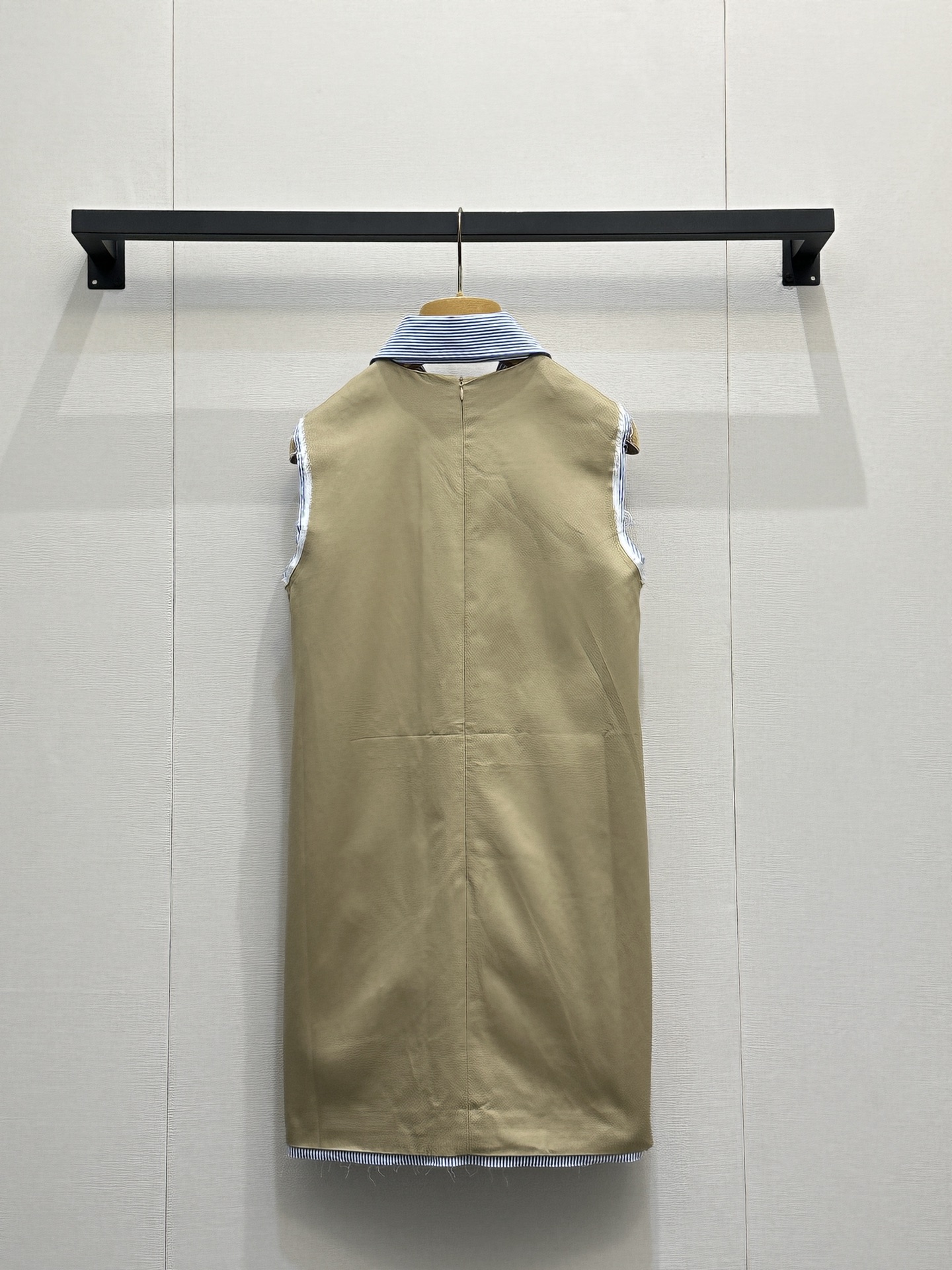 미우미우(MIU MIU) 폴로 카라 슬리브리스 원피스 의류