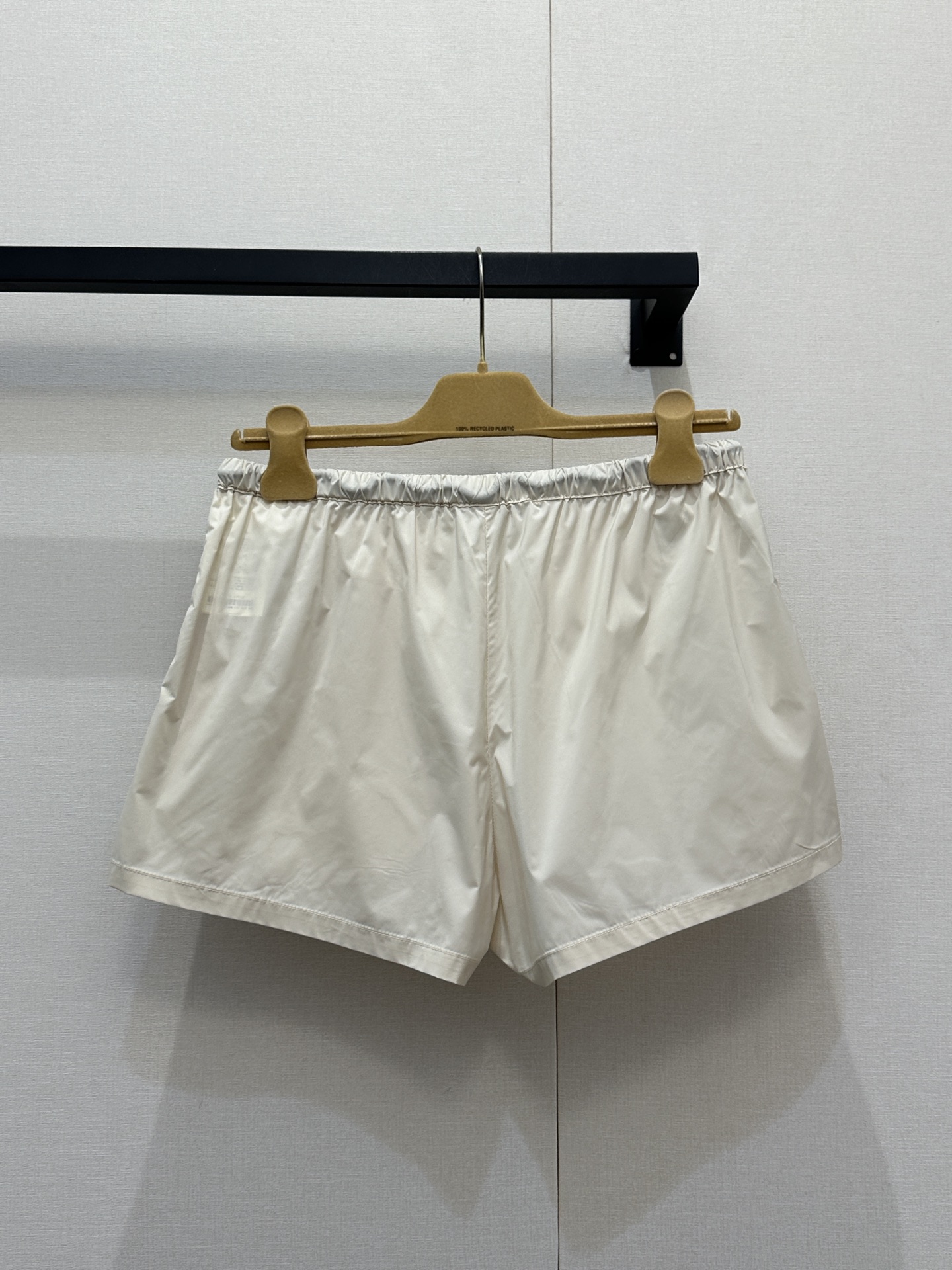 미우미우(MIU MIU) 나일론 지퍼 반바지 의류