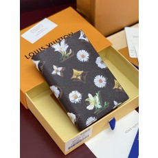 [LV] 루이비통 M27548 데이지 플라워 패스포트 커버 여권 지갑