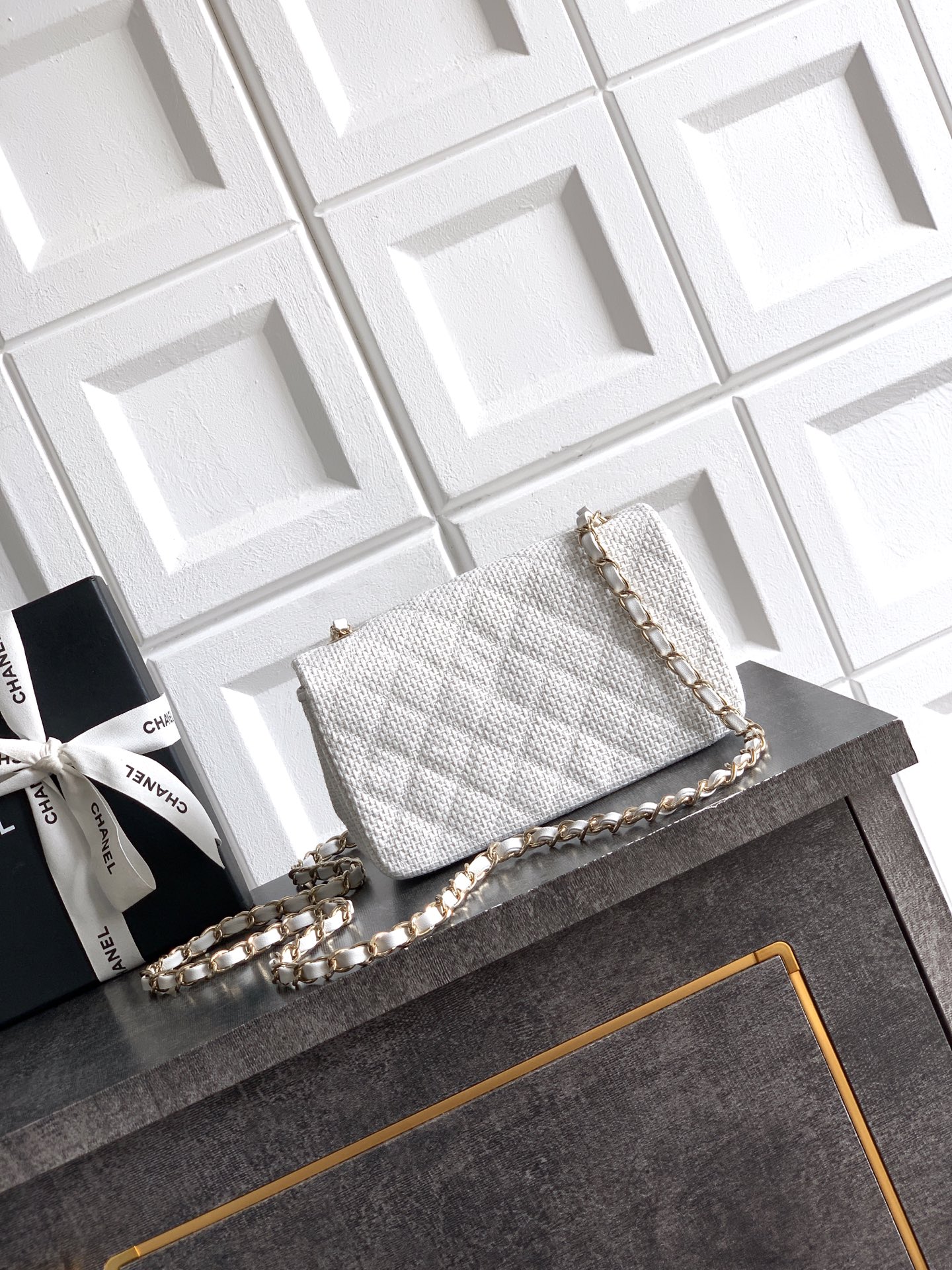 CHANEL 샤넬 26C 크루즈 신상 CF 핸들 플랩백 가방 (밀크쉐이크 화이트) 미니