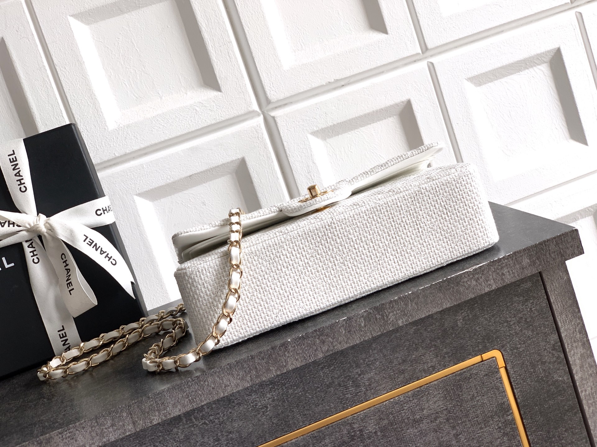 CHANEL 샤넬 26C 크루즈 신상 CF 핸들 플랩백 가방 (밀크쉐이크 화이트) 미디움