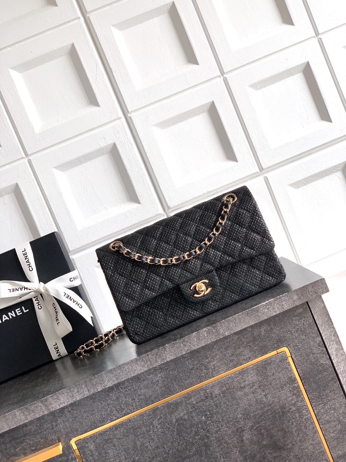 CHANEL 샤넬 26C 크루즈 신상 CF 핸들 플랩백 가방 (블랙) 미디움