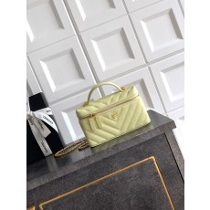 Chanel 샤넬 V-스티치 퀼팅 플랫 캐비어 런치박스 백 가방