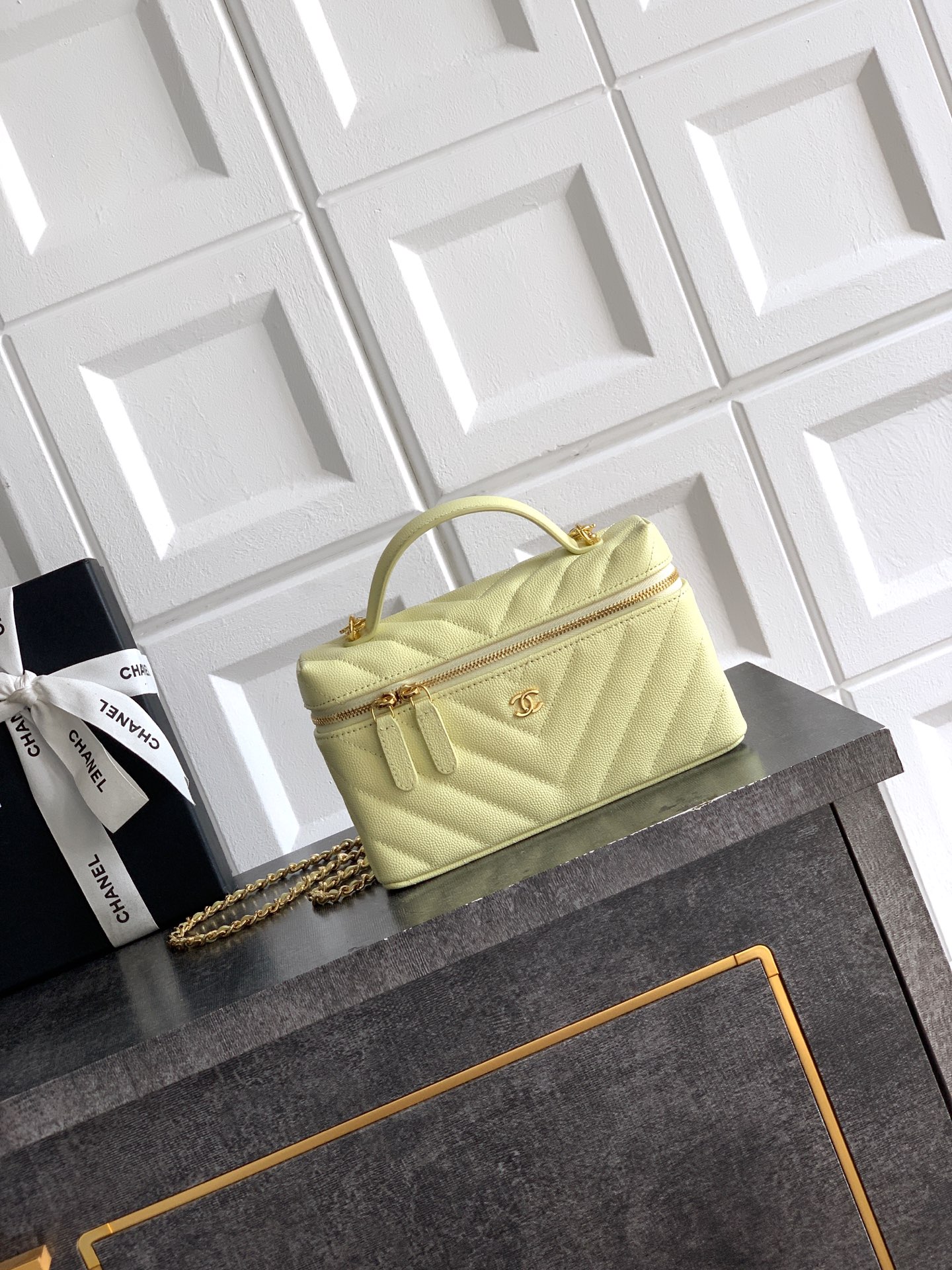 Chanel 샤넬 V-스티치 퀼팅 플랫 캐비어 런치박스 백 가방