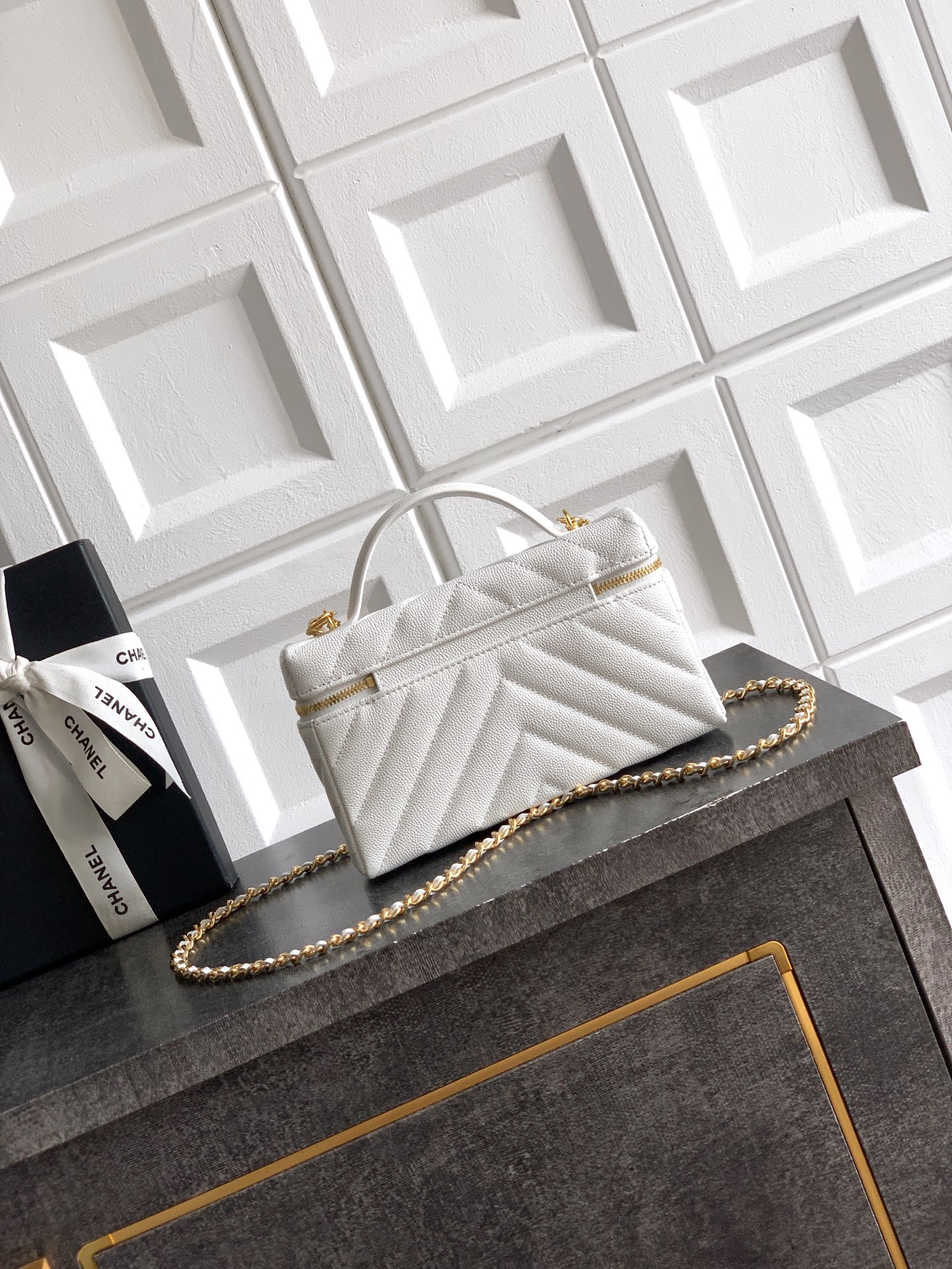 Chanel 샤넬 V-스티치 퀼팅 플랫 캐비어 런치박스 백 가방