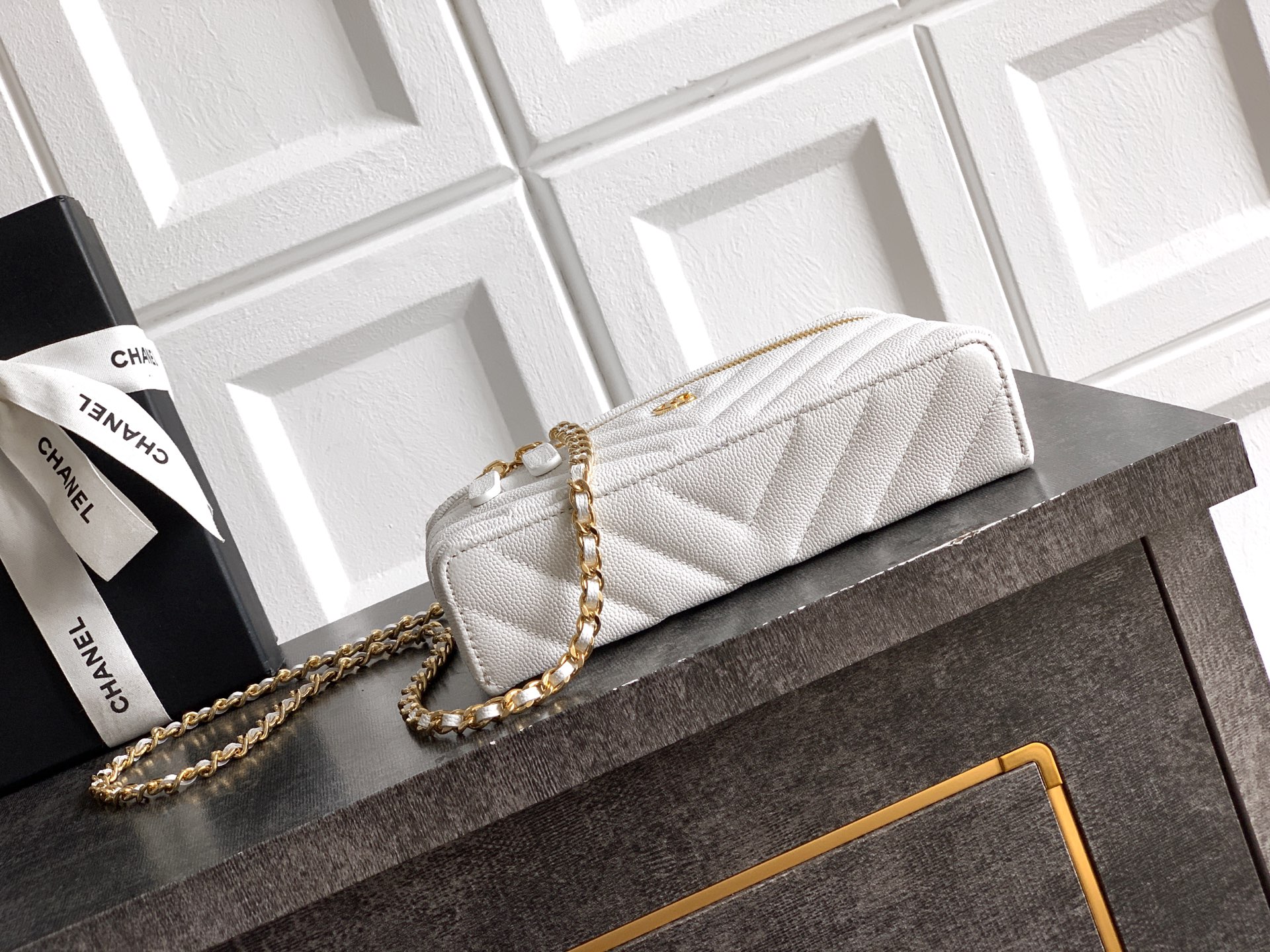 Chanel 샤넬 V-스티치 퀼팅 플랫 캐비어 런치박스 백 가방