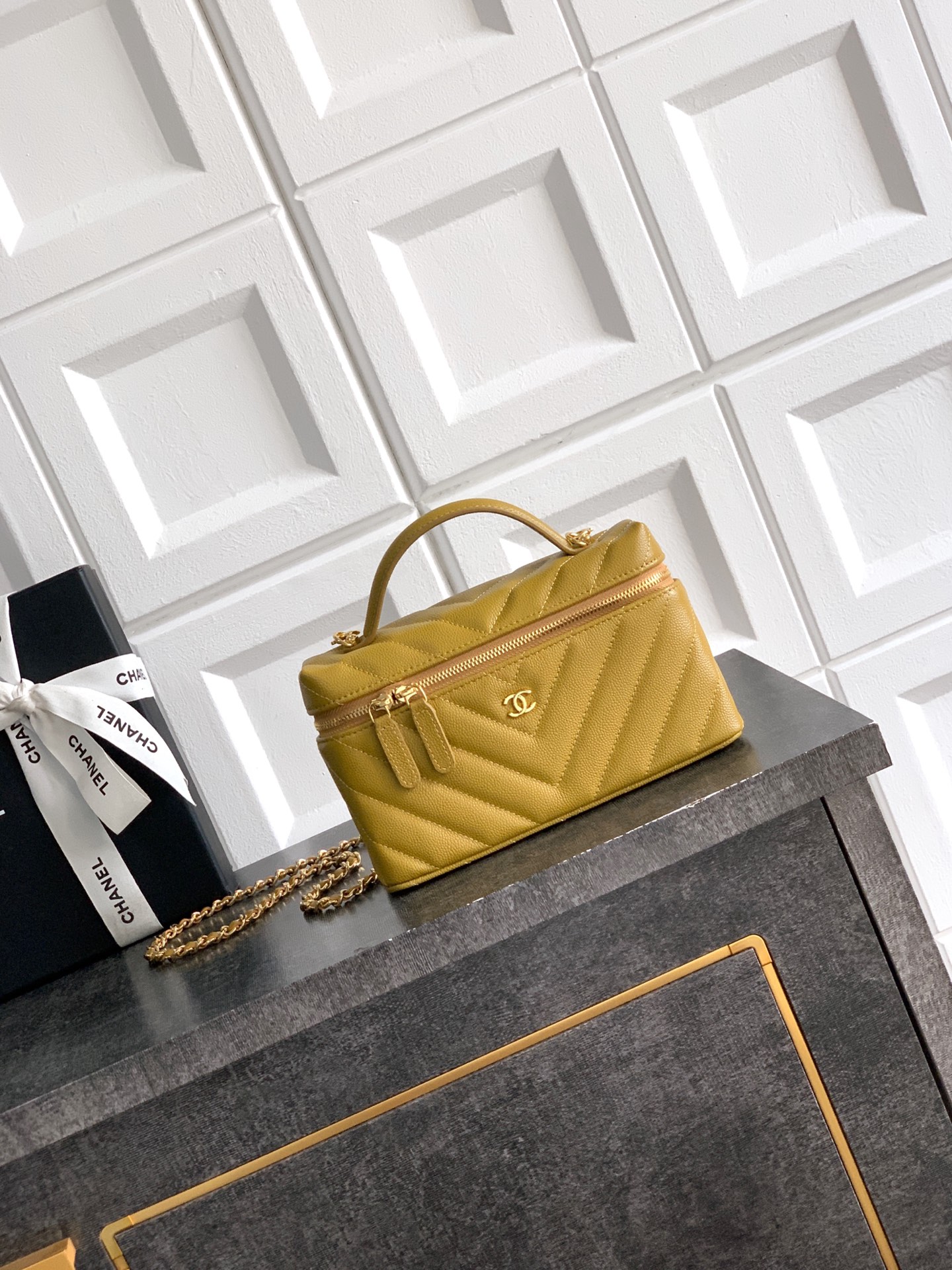 Chanel 샤넬 V-스티치 퀼팅 플랫 캐비어 런치박스 백 가방