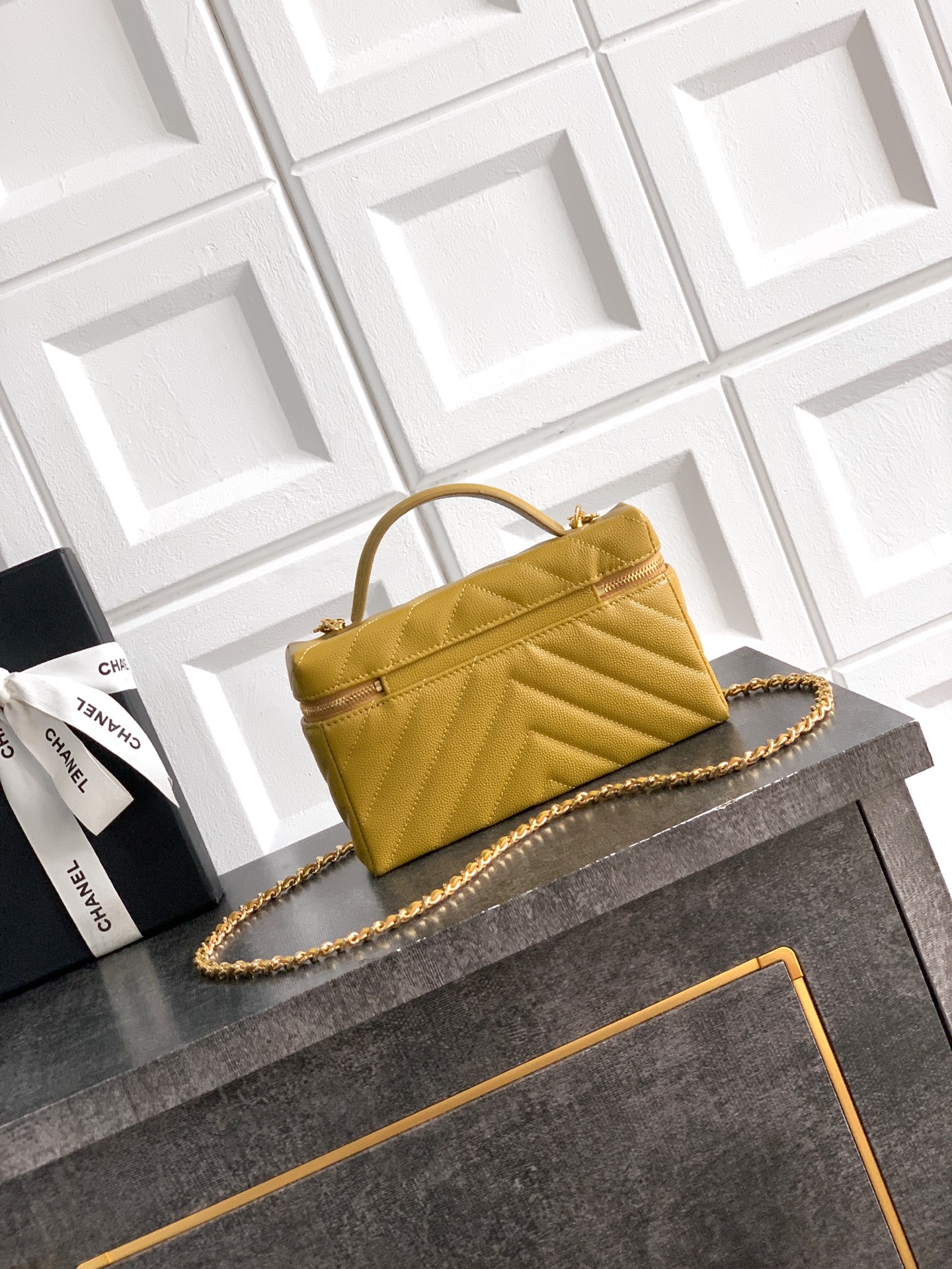 Chanel 샤넬 V-스티치 퀼팅 플랫 캐비어 런치박스 백 가방