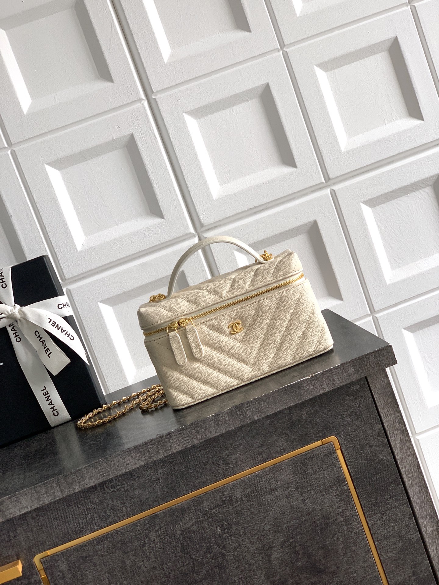 Chanel 샤넬 V-스티치 퀼팅 플랫 캐비어 런치박스 백 가방