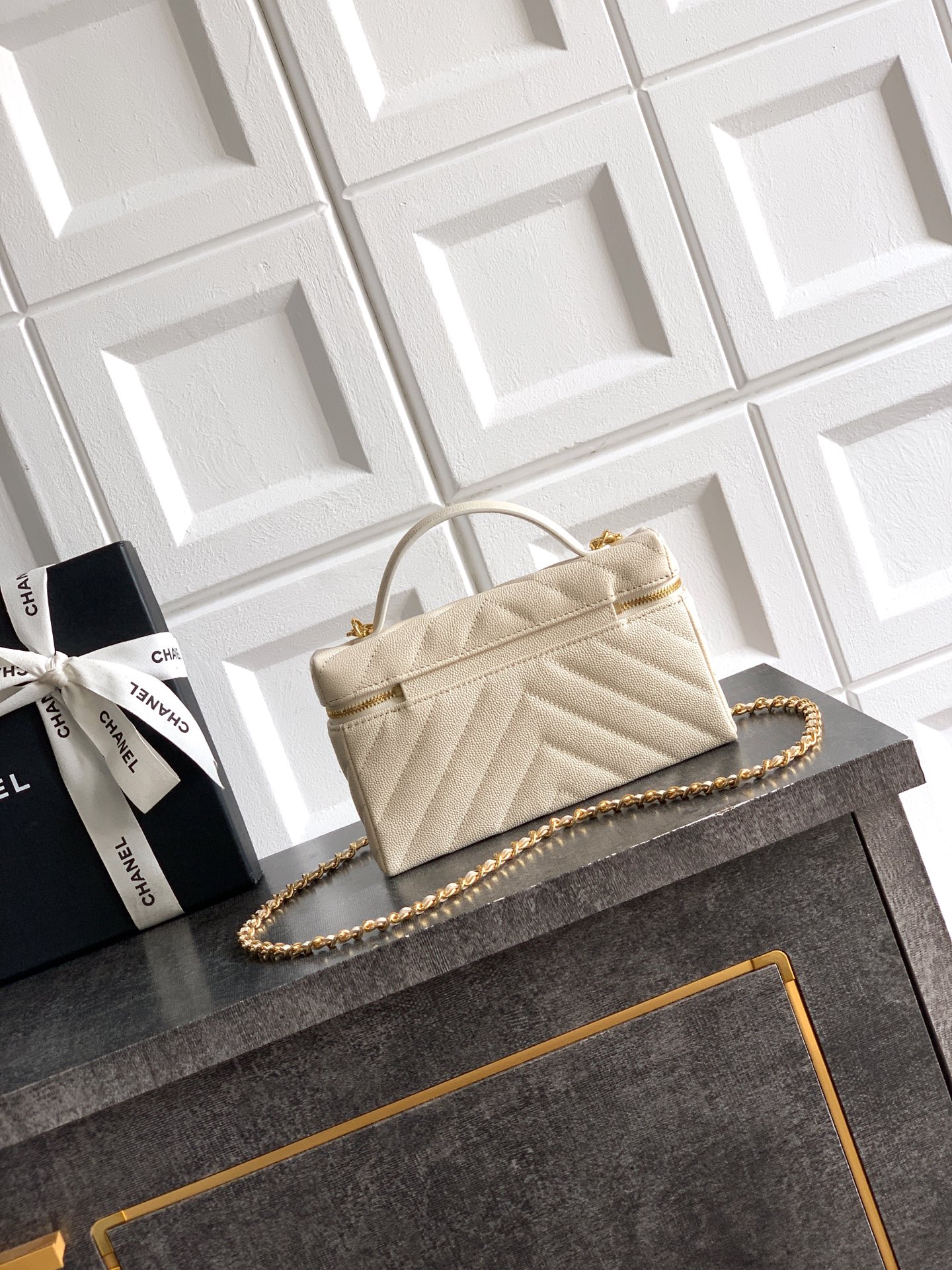 Chanel 샤넬 V-스티치 퀼팅 플랫 캐비어 런치박스 백 가방