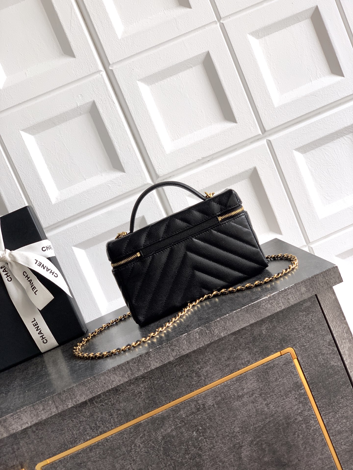 Chanel 샤넬 V-스티치 퀼팅 플랫 캐비어 런치박스 백 가방