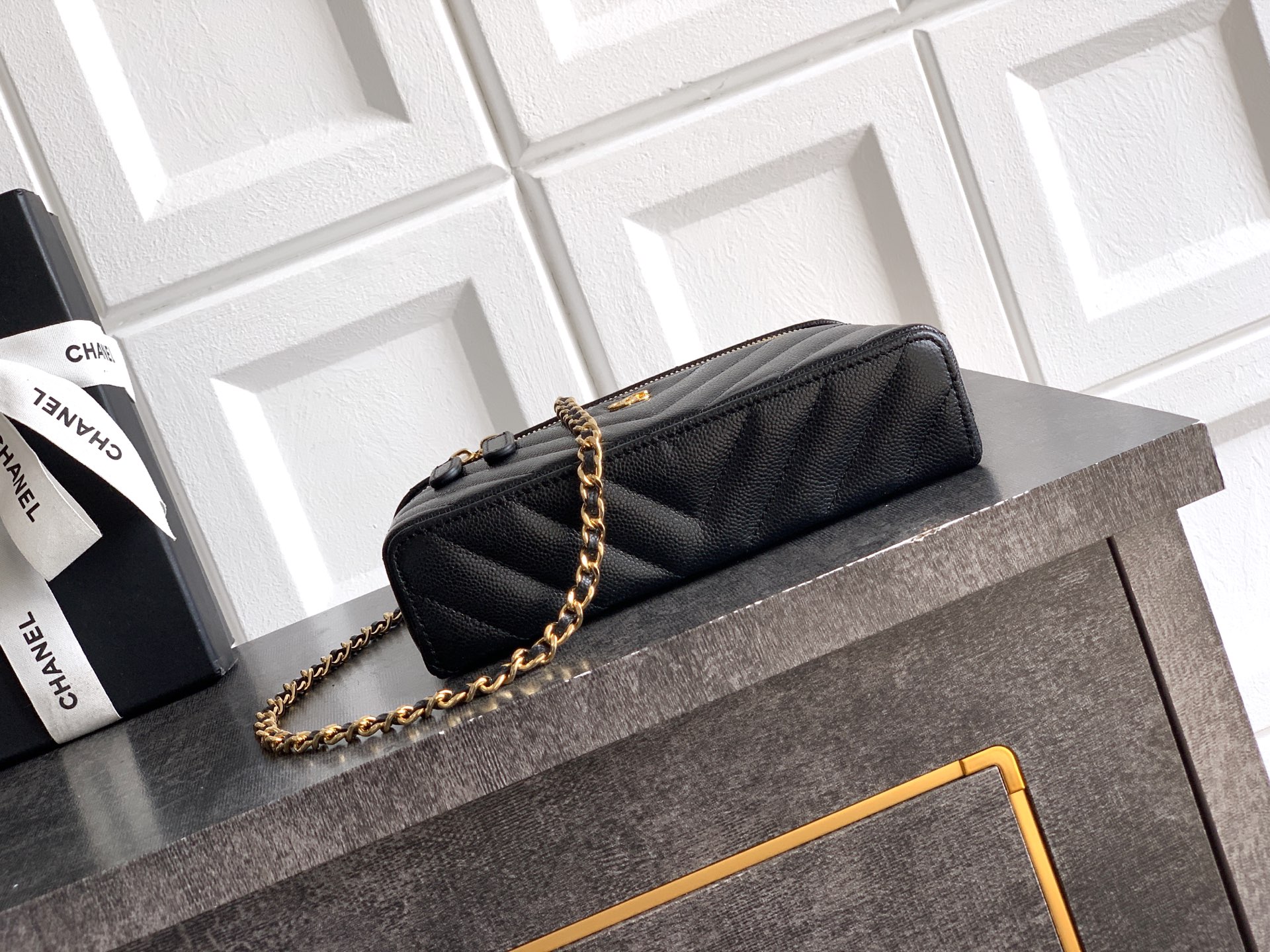 Chanel 샤넬 V-스티치 퀼팅 플랫 캐비어 런치박스 백 가방