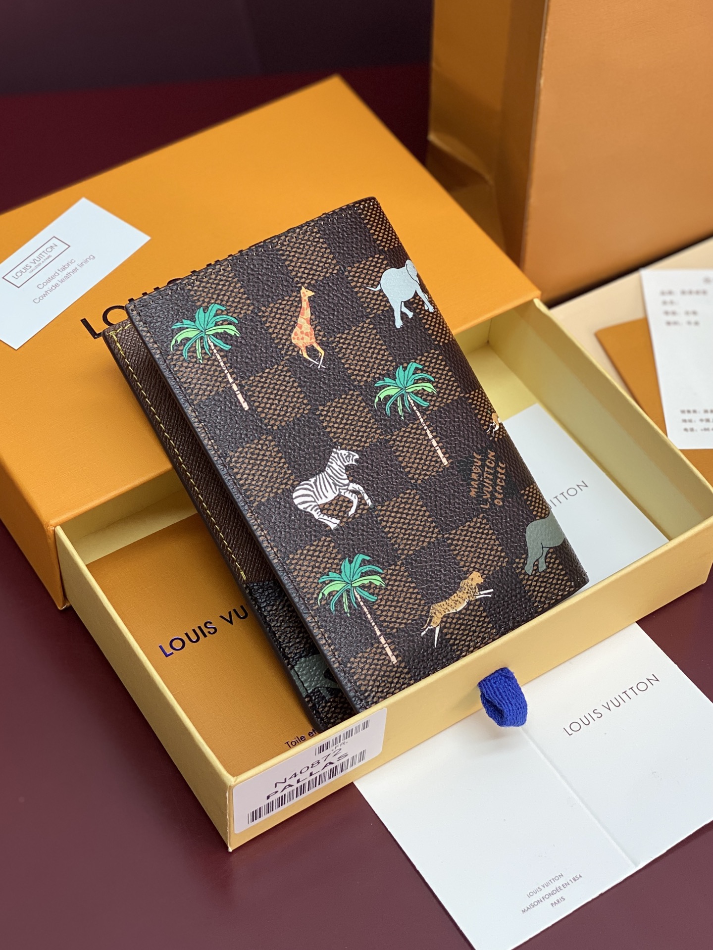 LV 루이비통 N40872 다즐링 리미티드 패스포트 커버 여권 지갑