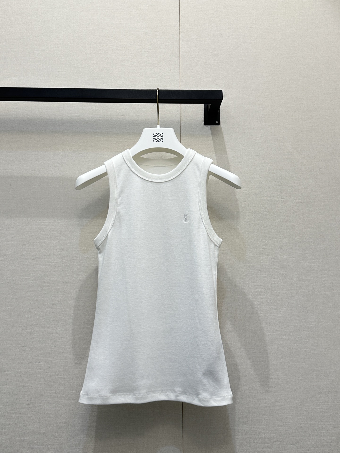 생로랑(YSL) 로고 포인트 슬리브리스 탑 의류