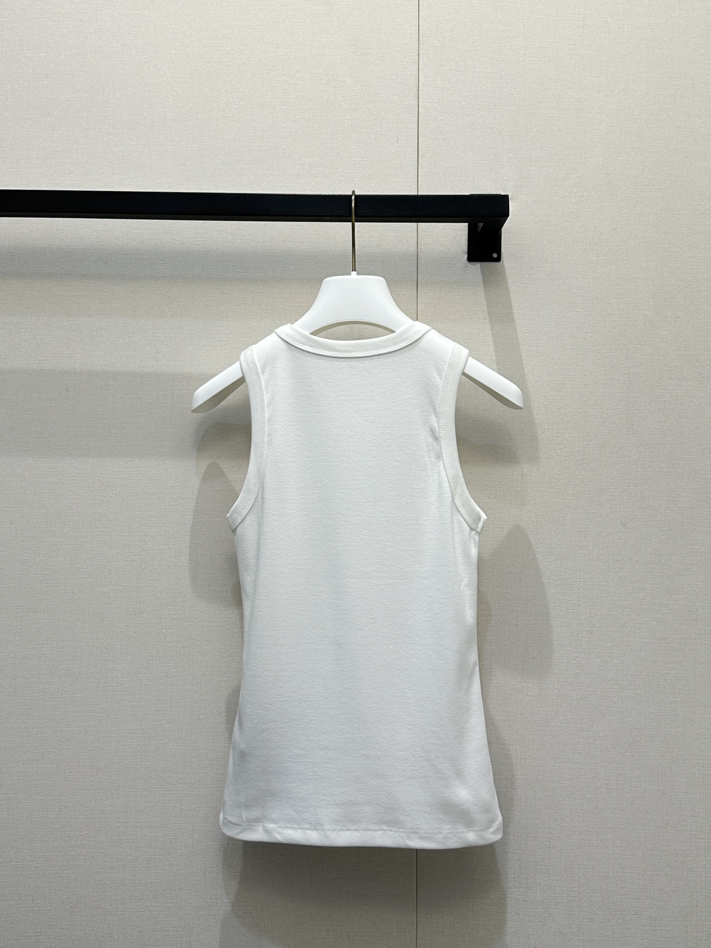 생로랑(YSL) 로고 포인트 슬리브리스 탑 의류