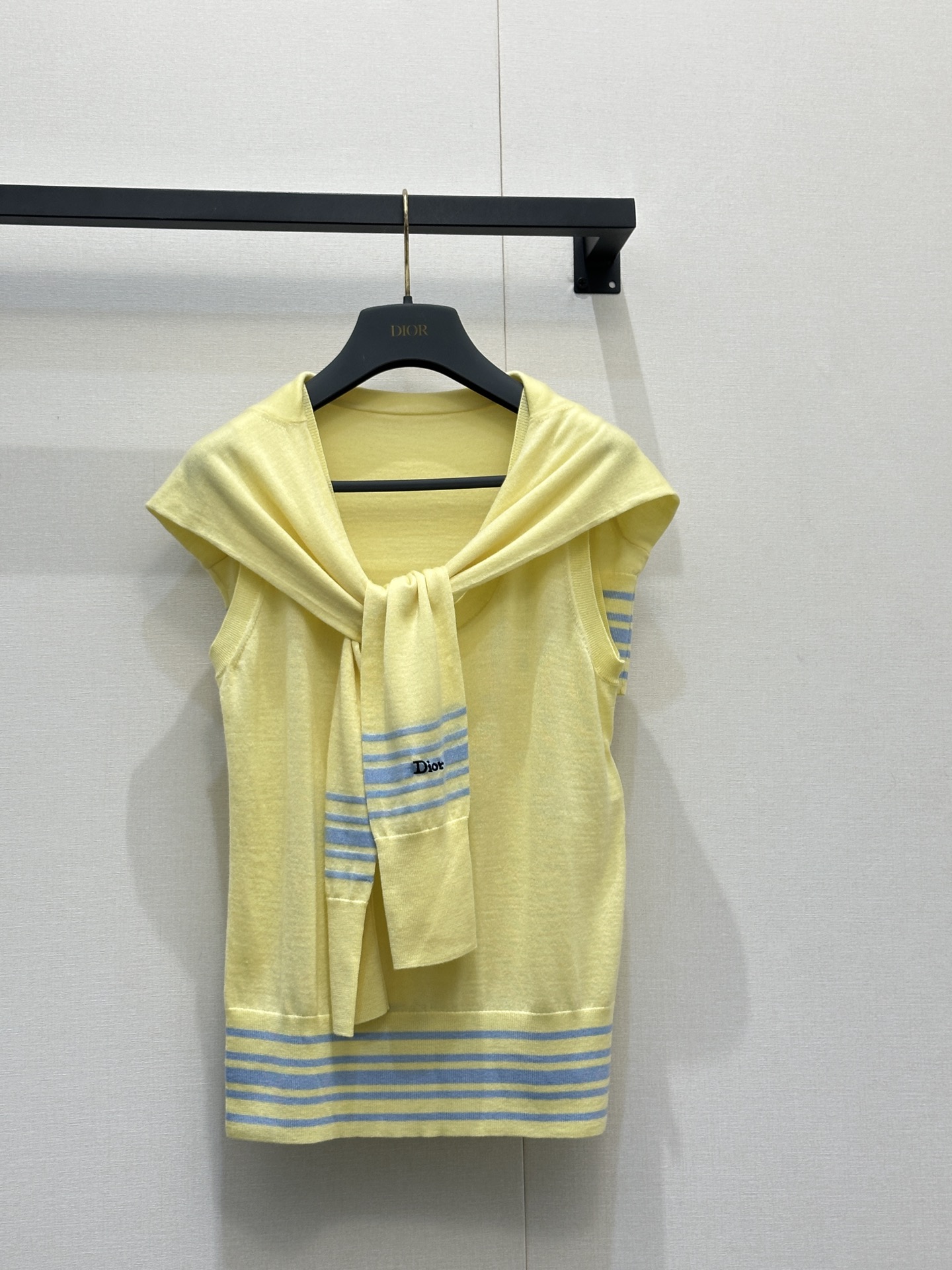 디올(DIOR) 페이크 레이어드 니트 슬리브리스 의류