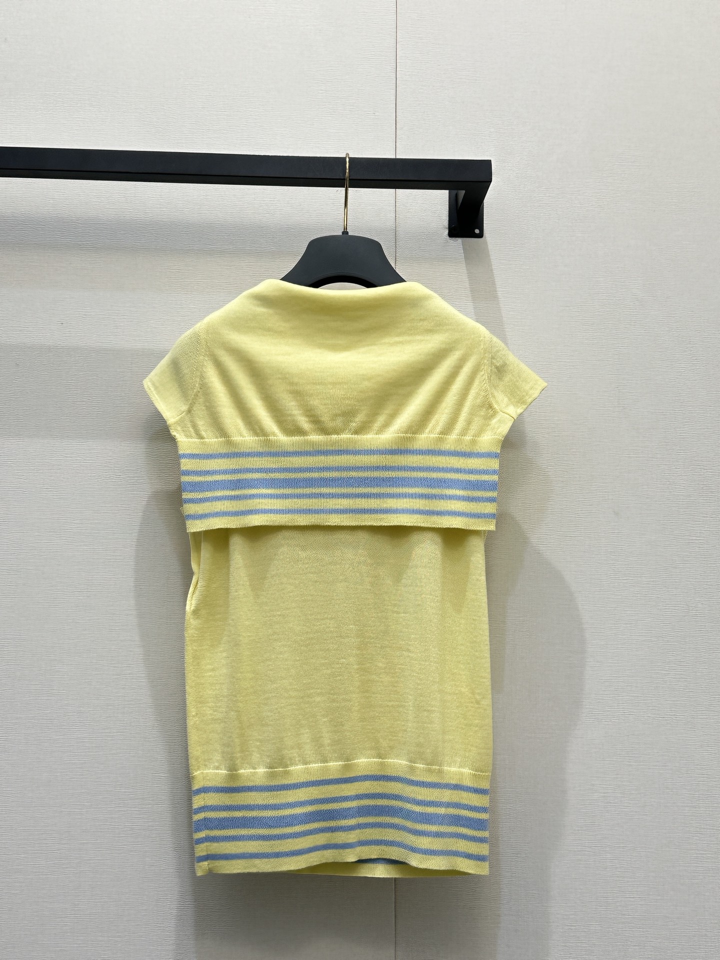 디올(DIOR) 페이크 레이어드 니트 슬리브리스 의류