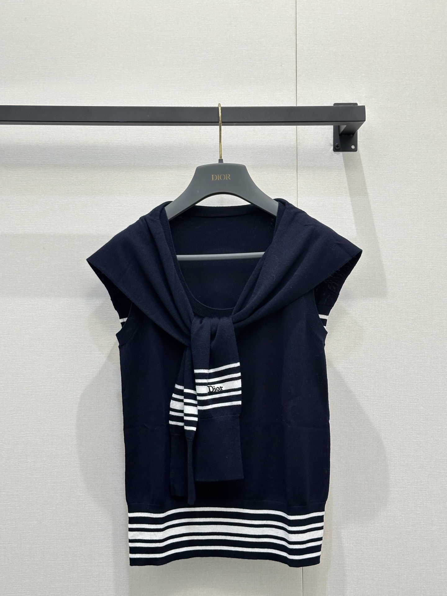 디올(DIOR) 페이크 레이어드 니트 슬리브리스 의류