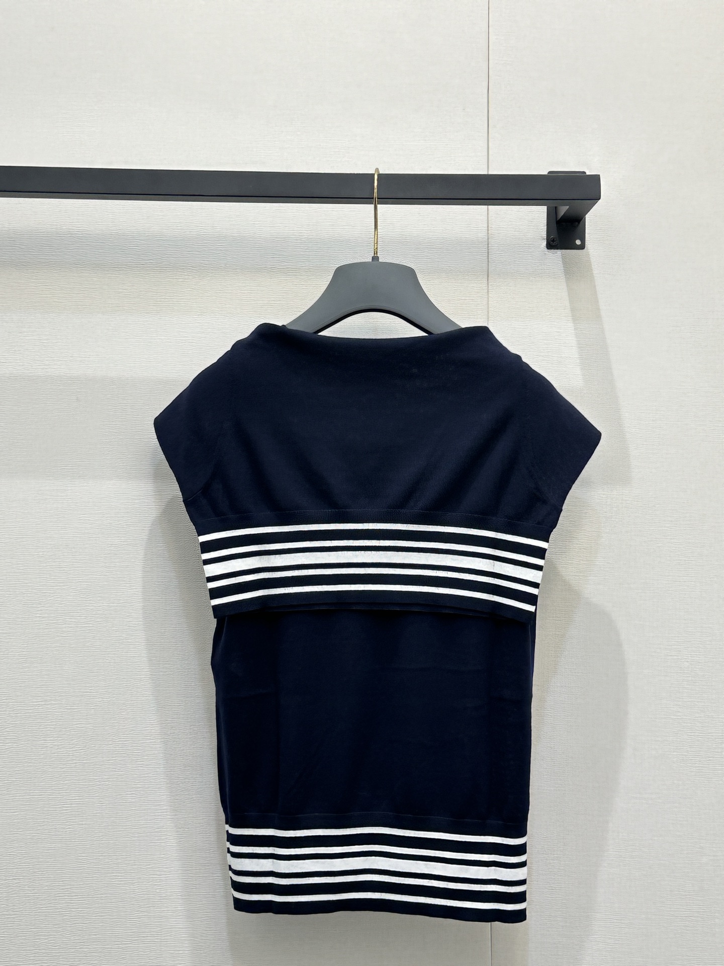 디올(DIOR) 페이크 레이어드 니트 슬리브리스 의류