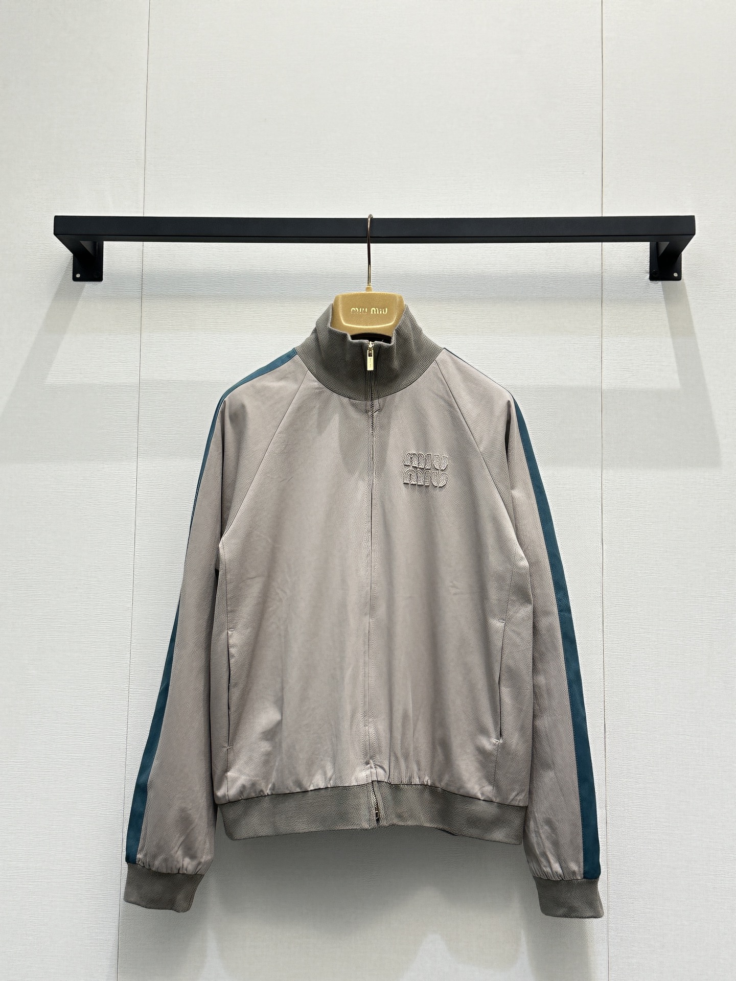 미우미우(MIU MIU) 베이지 스트라이프 집업 자켓 의류