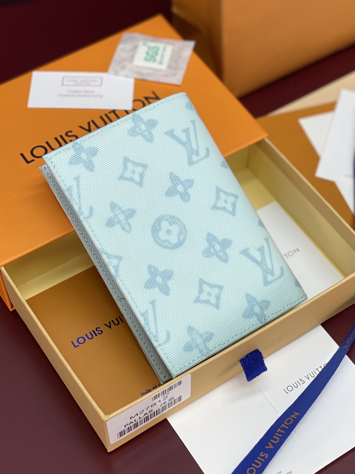 [LV] 루이비통 M27612 모노그램 오리진 여권 케이스 (라이트 블루) 지갑