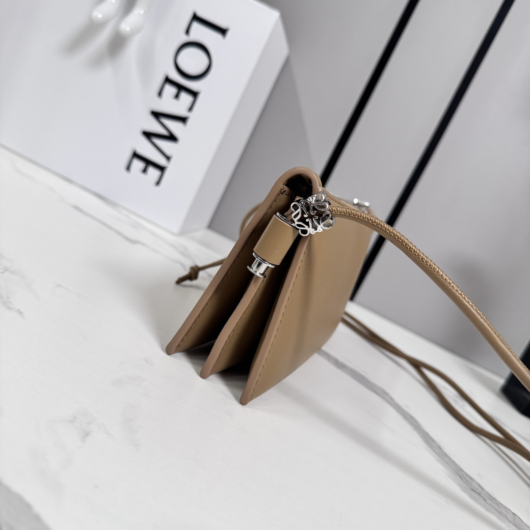 [LOEWE] 로에베 262544 나파 카프스킨 조야(Joya) 클러치백 가방