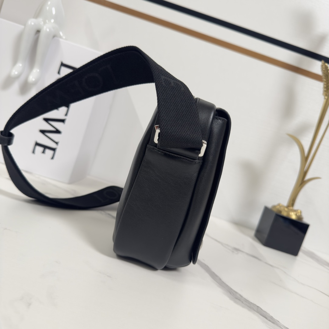 [LOEWE] 로에베 652441 페블(Pebble) 메신저백 미디엄 가방
