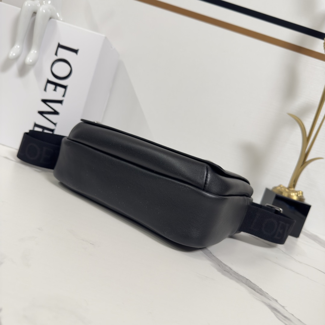 [LOEWE] 로에베 652441 페블(Pebble) 메신저백 미디엄 가방