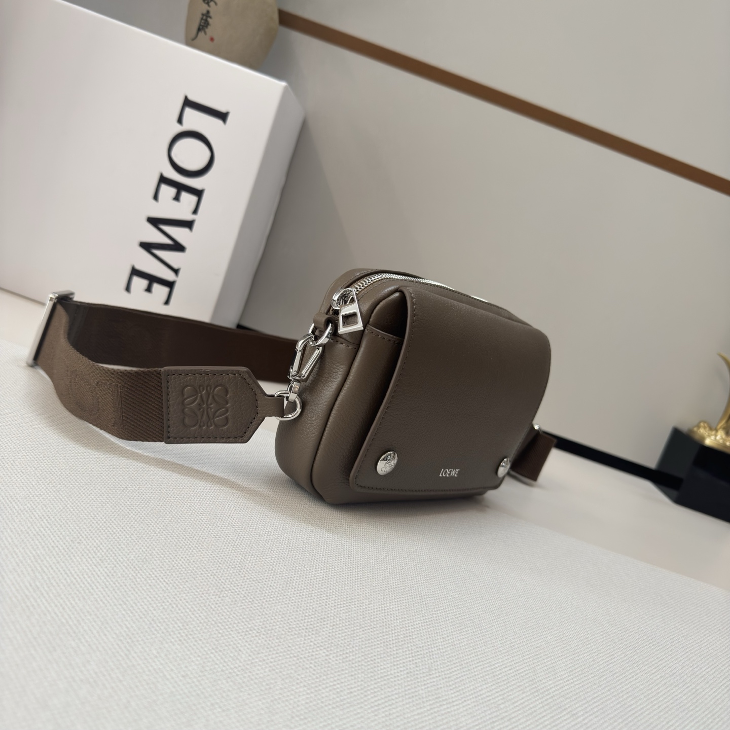 [LOEWE] 로에베 652514 페블(Pebble) 메신저백 스몰 가방