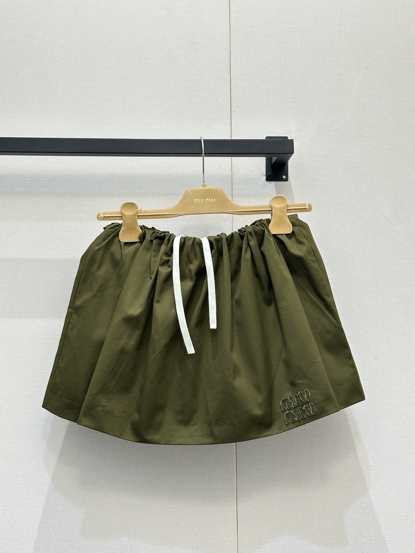 미우미우(MIU MIU) 올리브 그린 플리츠 미니 스커트 의류