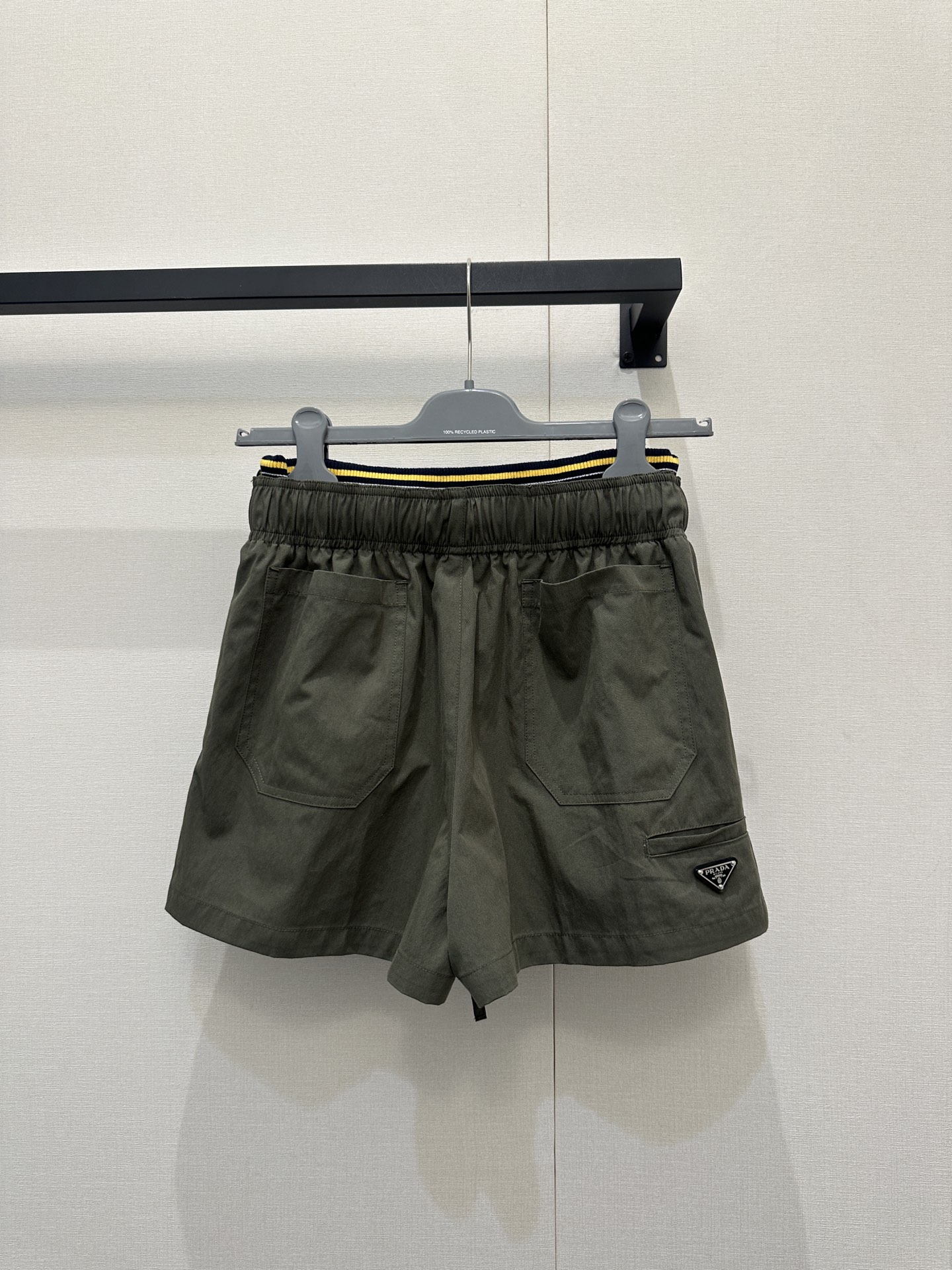 프라다(PRADA) 카고 포켓 숏 팬츠 의류