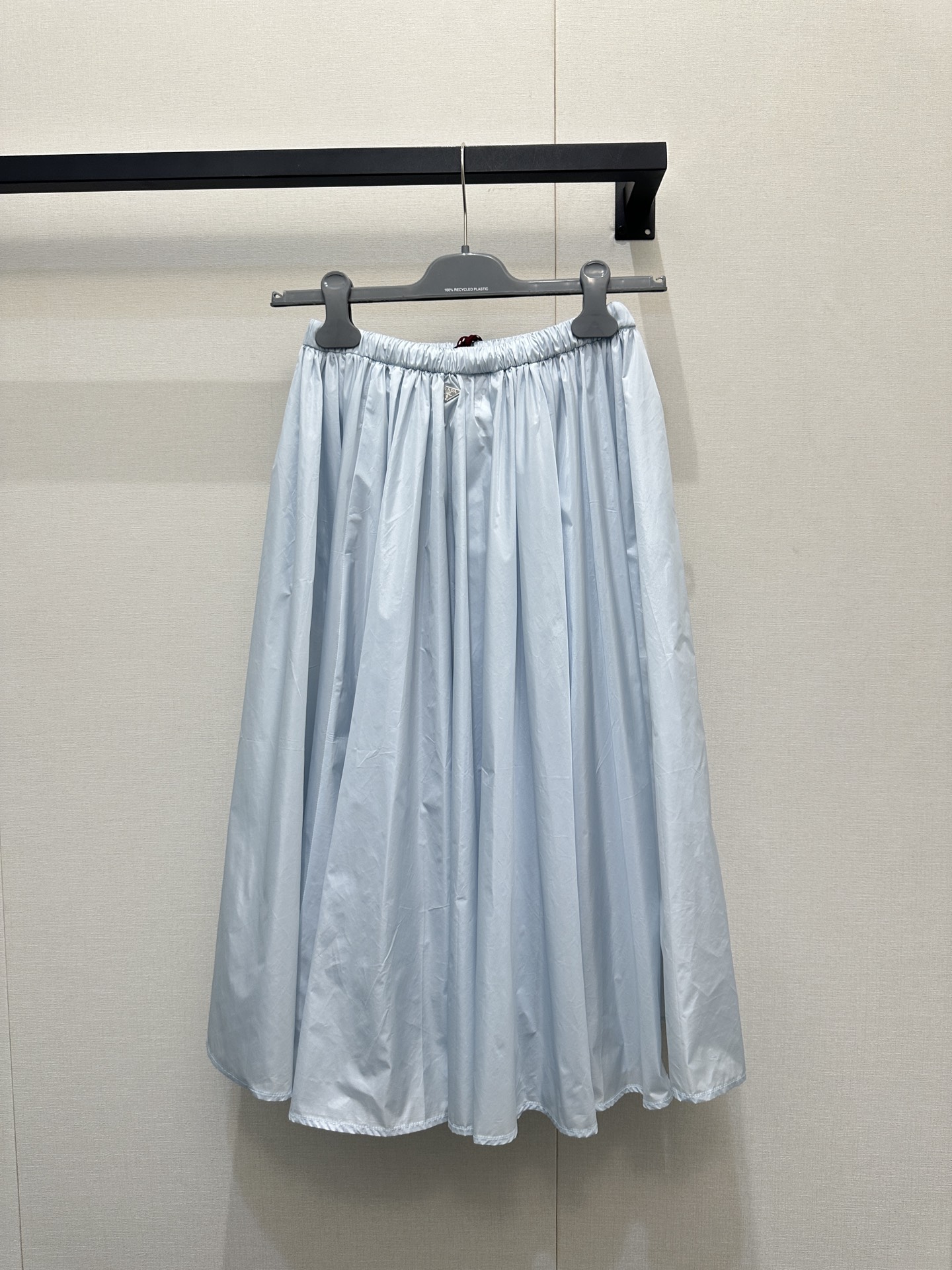 프라다(PRADA) 나일론 A라인 미디 스커트 의류