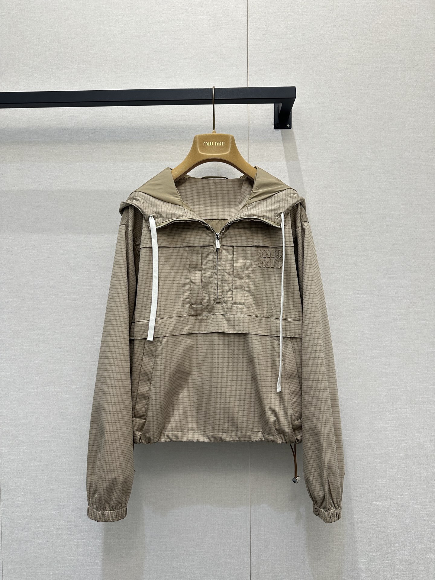 미우미우(MIU MIU) 체크 하프집업 후드 아노락 자켓 의류