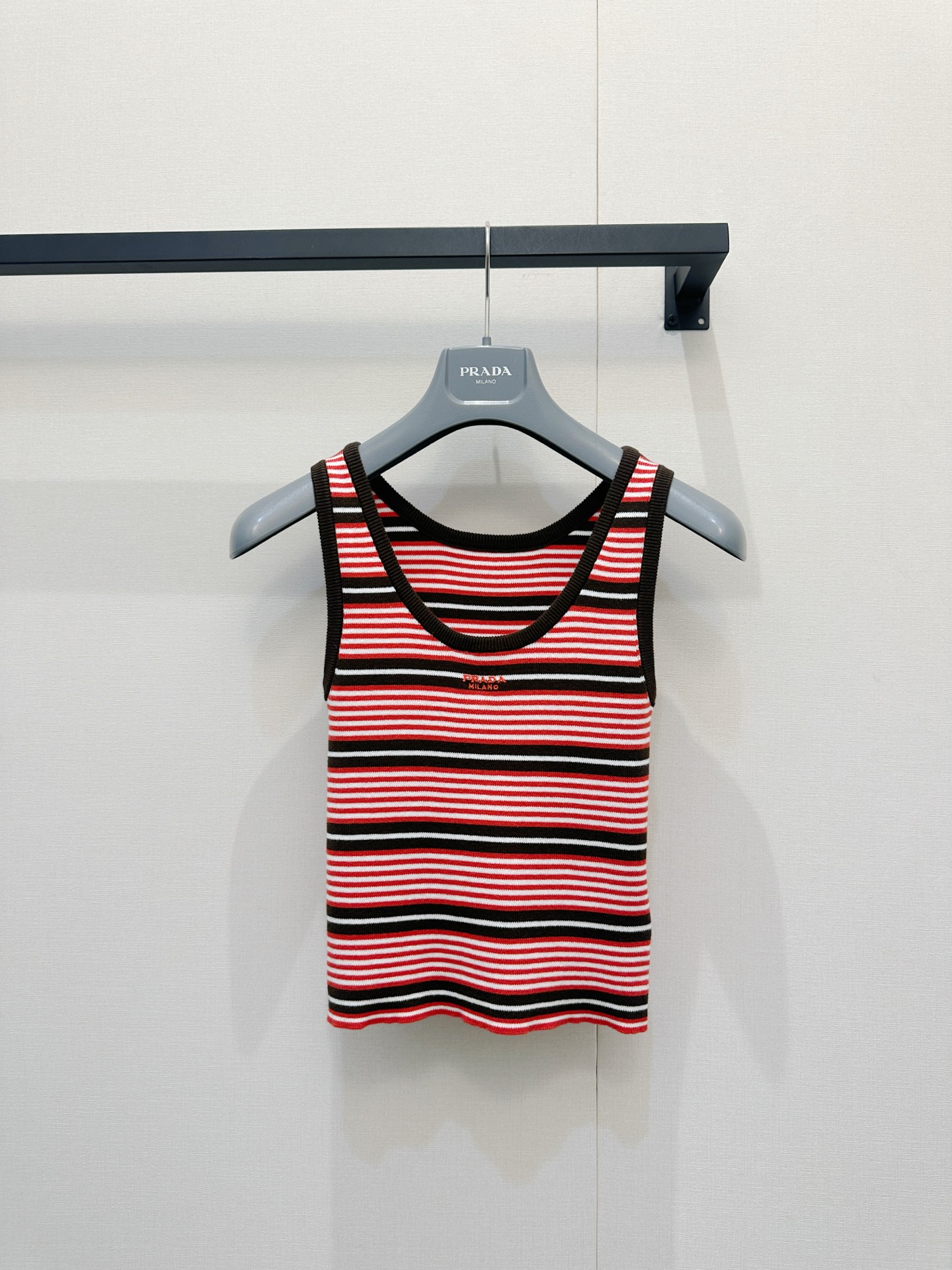 프라다(PRADA) 스트라이프 자수 니트 나시 의류