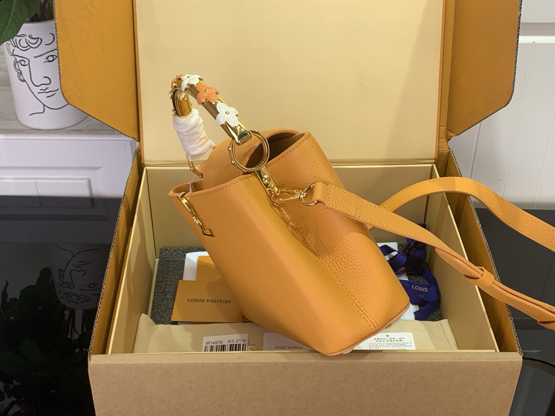 [LV] 루이비통 M14976 카퓌신(Capucines) BB - 오렌지 (모노그램 플라워 핸들) 가방