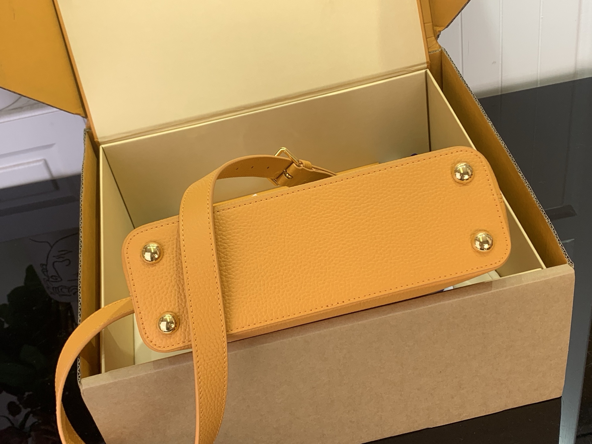 [LV] 루이비통 M14976 카퓌신(Capucines) BB - 오렌지 (모노그램 플라워 핸들) 가방