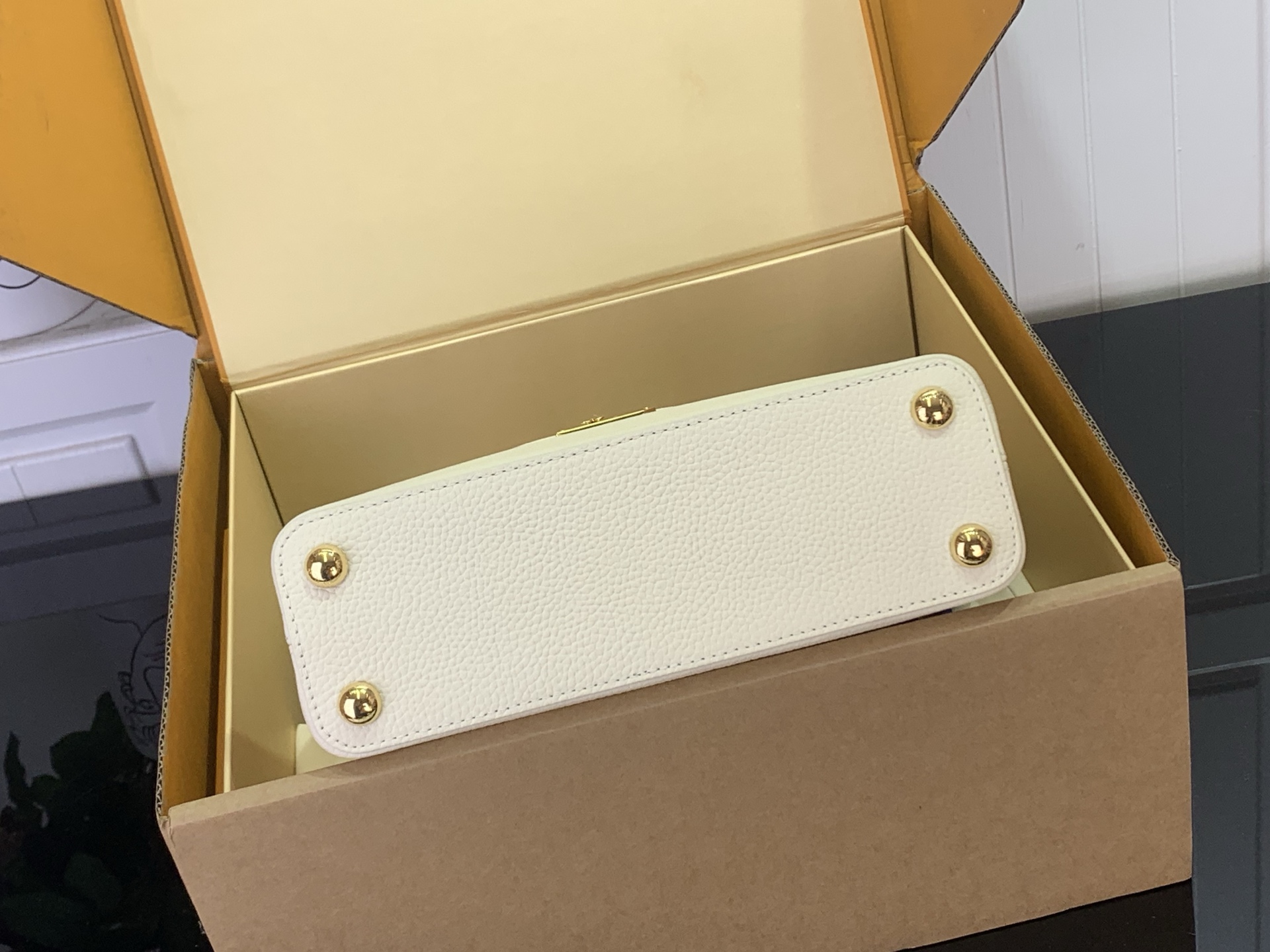 [LV] 루이비통 M14976 카퓌신(Capucines) BB - 화이트 (모노그램 플라워 핸들) 가방