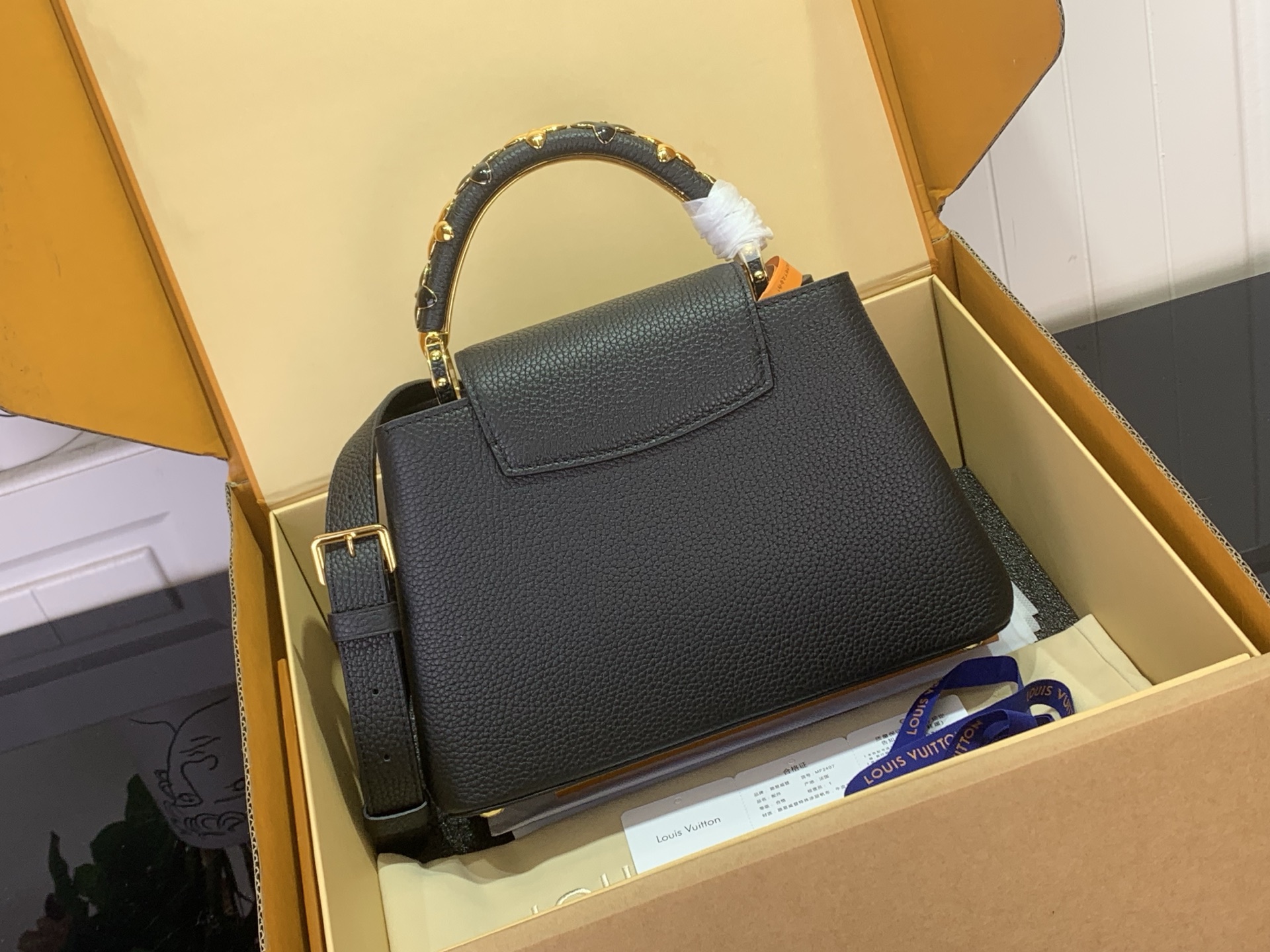 [LV] M14976 카퓌신(Capucines) BB - 블랙 (모노그램 플라워 핸들) 가방