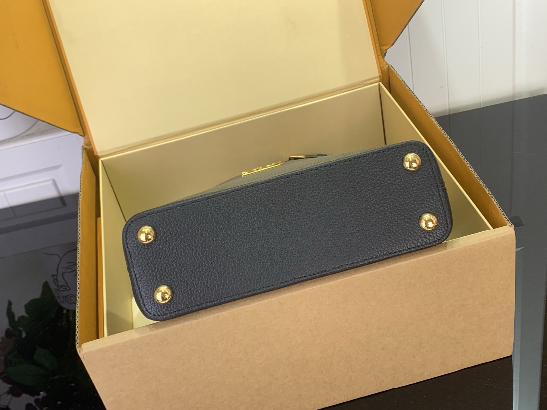 [LV] M14976 카퓌신(Capucines) BB - 블랙 (모노그램 플라워 핸들) 가방