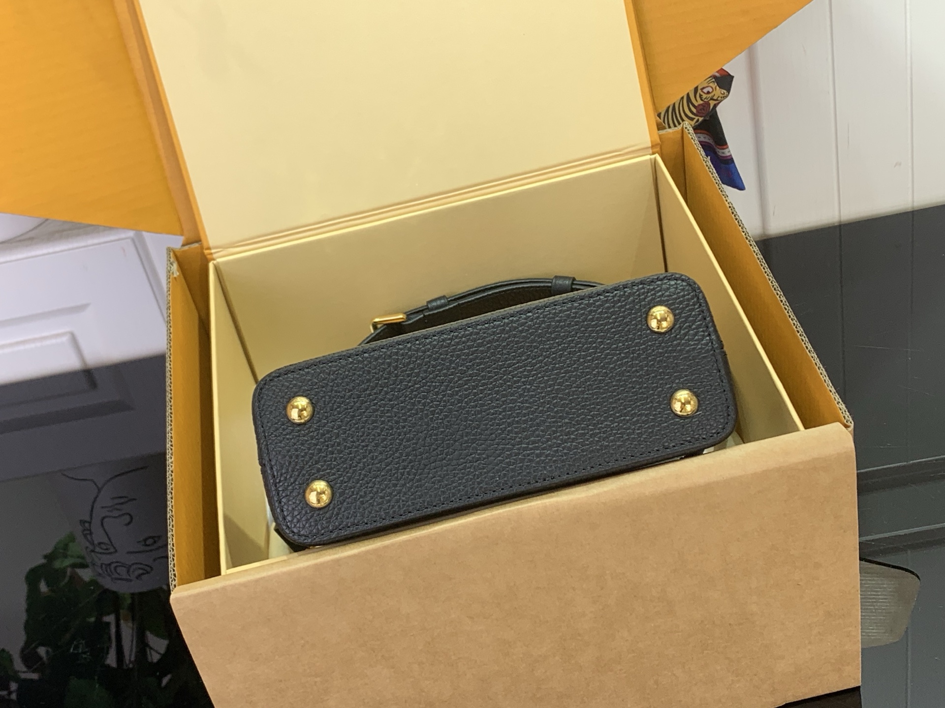 [LV] 루이비통 M48865 카퓌신(Capucines) 미니 - 블랙 (모노그램 플라워 핸들) 가방