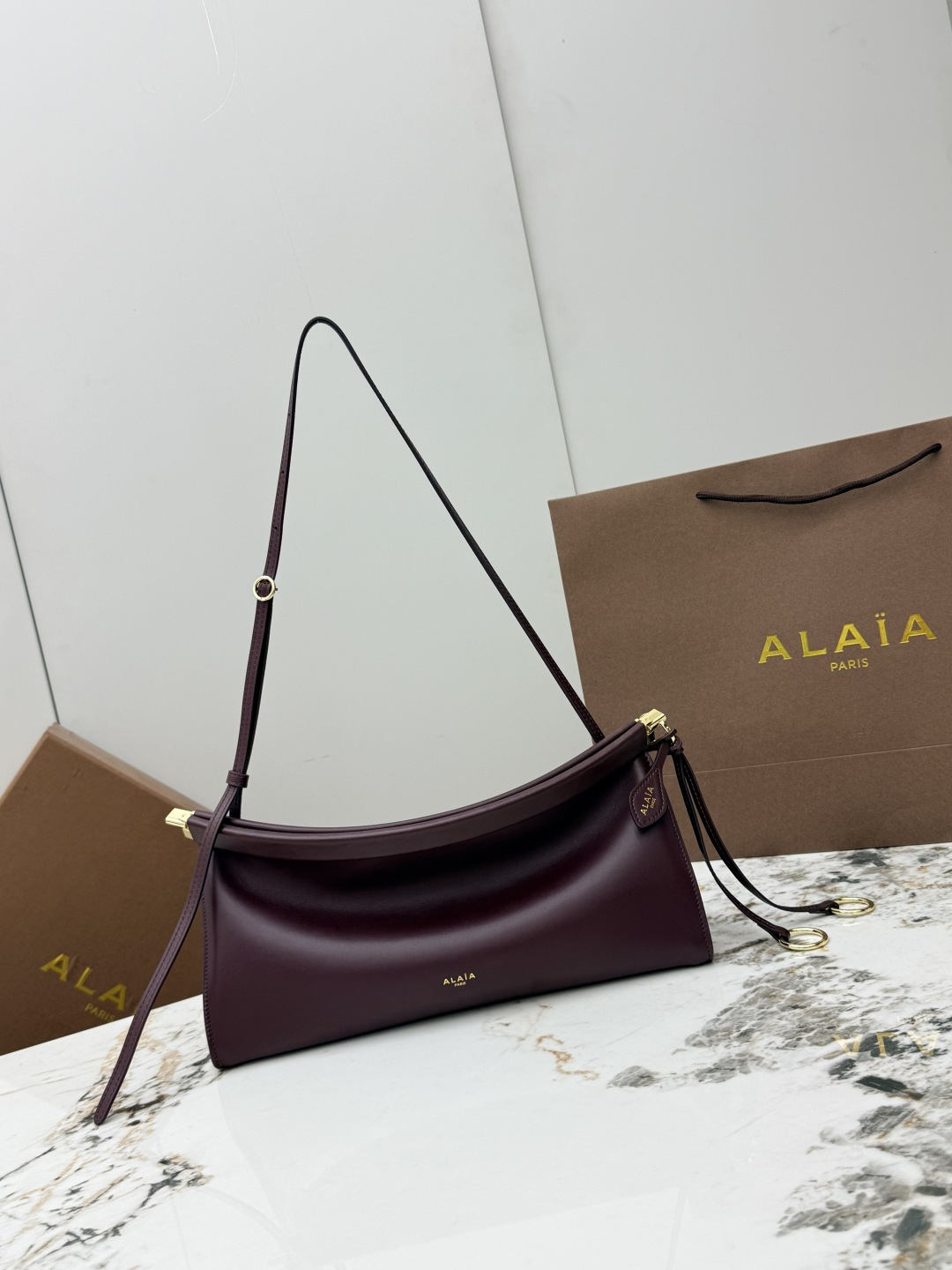 ALAIA 알라이아 A1431 르 클릭(Le Click) 백 - 라지 (플레인 가죽) 숄더백 가방