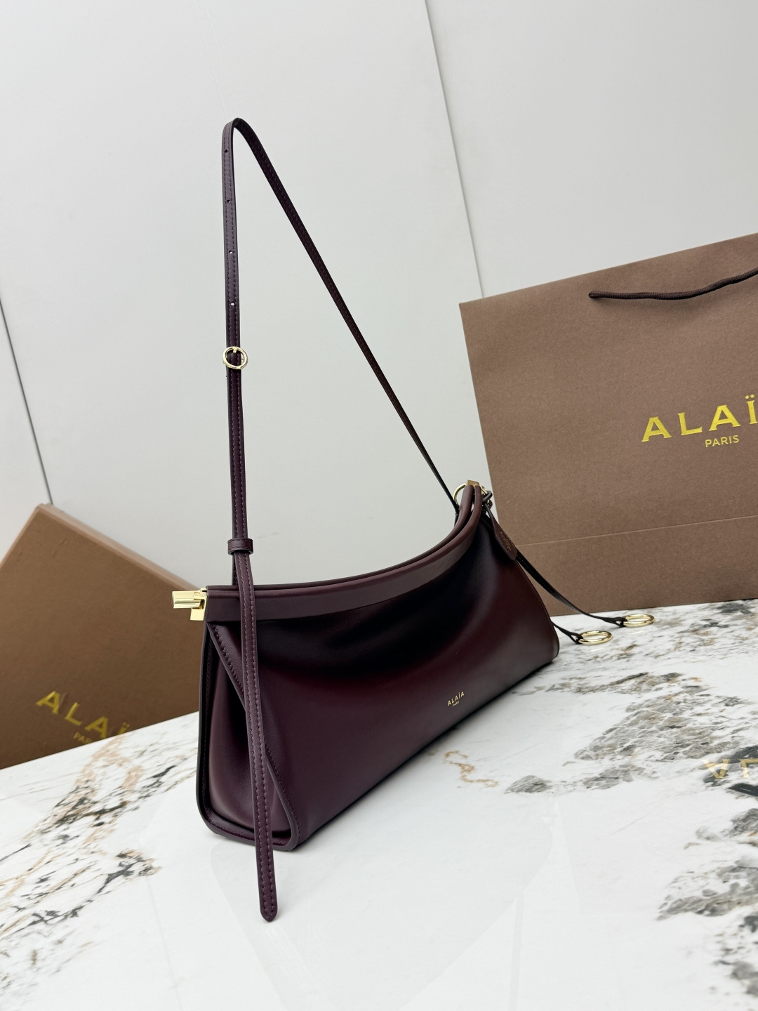 ALAIA 알라이아 A1431 르 클릭(Le Click) 백 - 라지 (플레인 가죽) 숄더백 가방