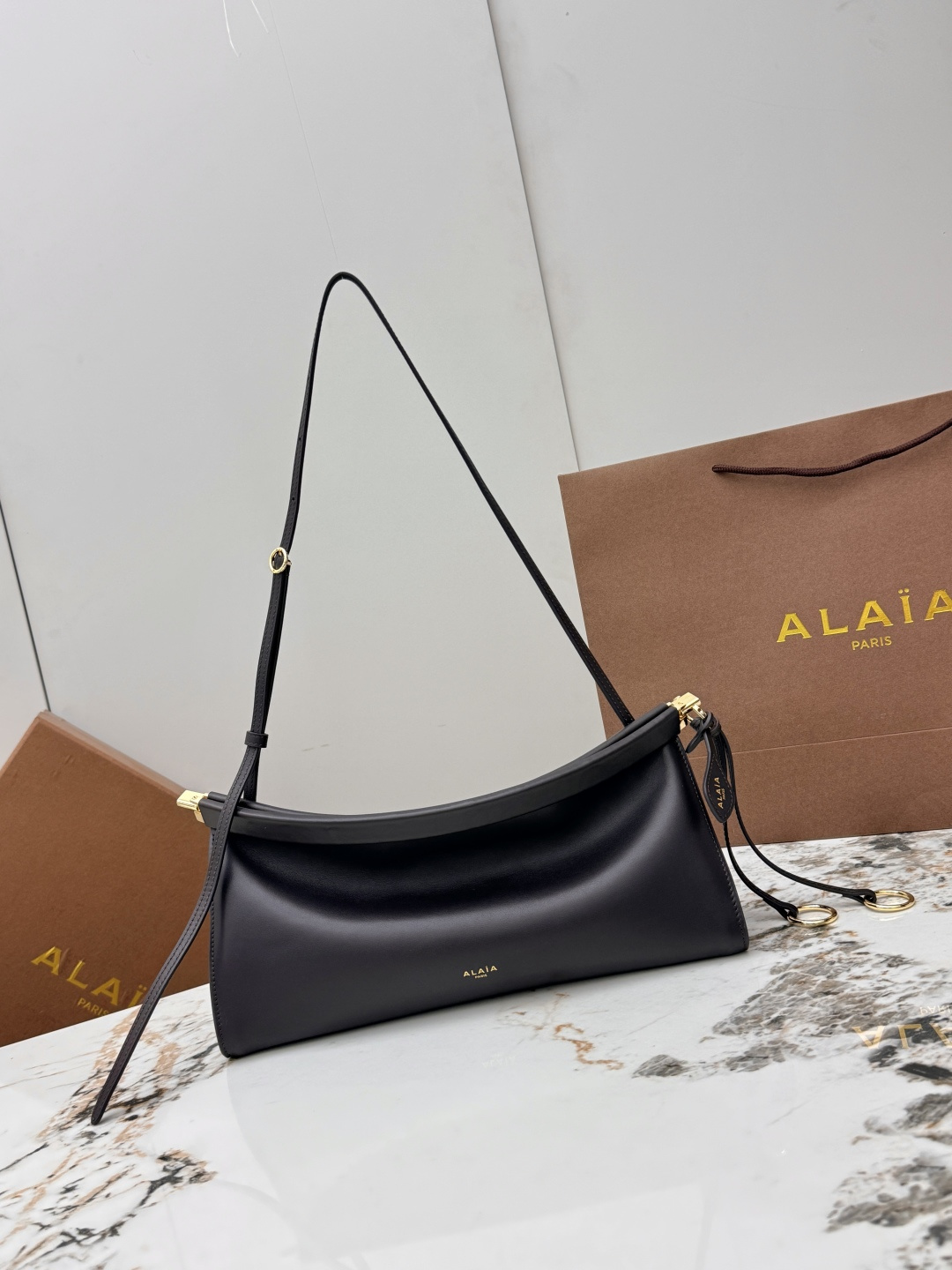 ALAIA 알라이아 A1431 르 클릭(Le Click) 백 - 라지 (플레인 가죽) 숄더백 가방