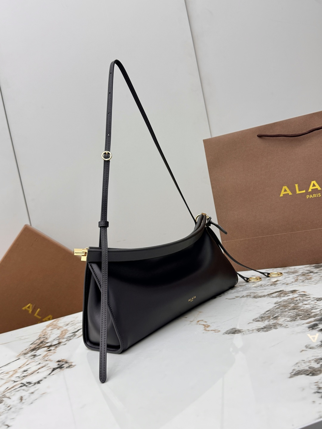ALAIA 알라이아 A1431 르 클릭(Le Click) 백 - 라지 (플레인 가죽) 숄더백 가방