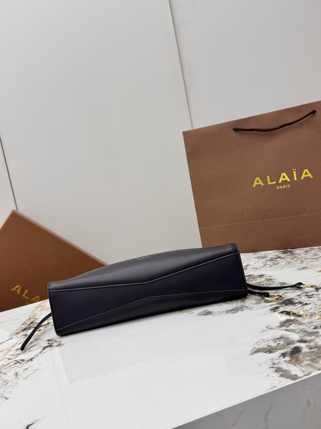 ALAIA 알라이아 A1431 르 클릭(Le Click) 백 - 라지 (플레인 가죽) 숄더백 가방