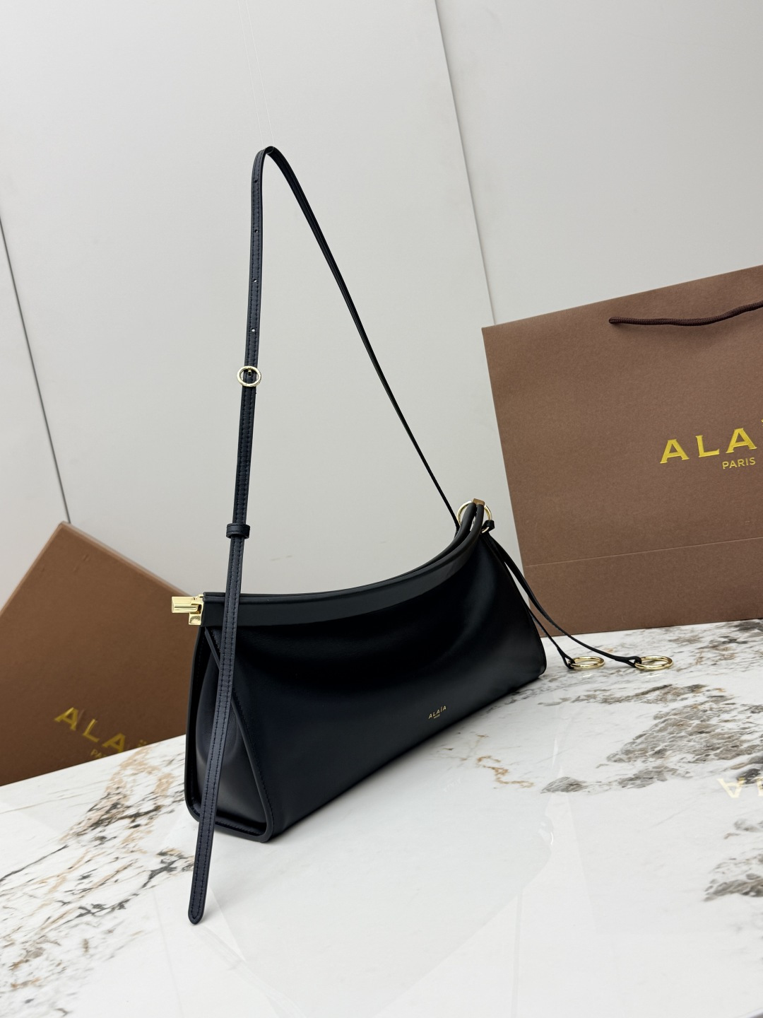 ALAIA 알라이아 A1431 르 클릭(Le Click) 백 - 라지 (플레인 가죽) 숄더백 가방