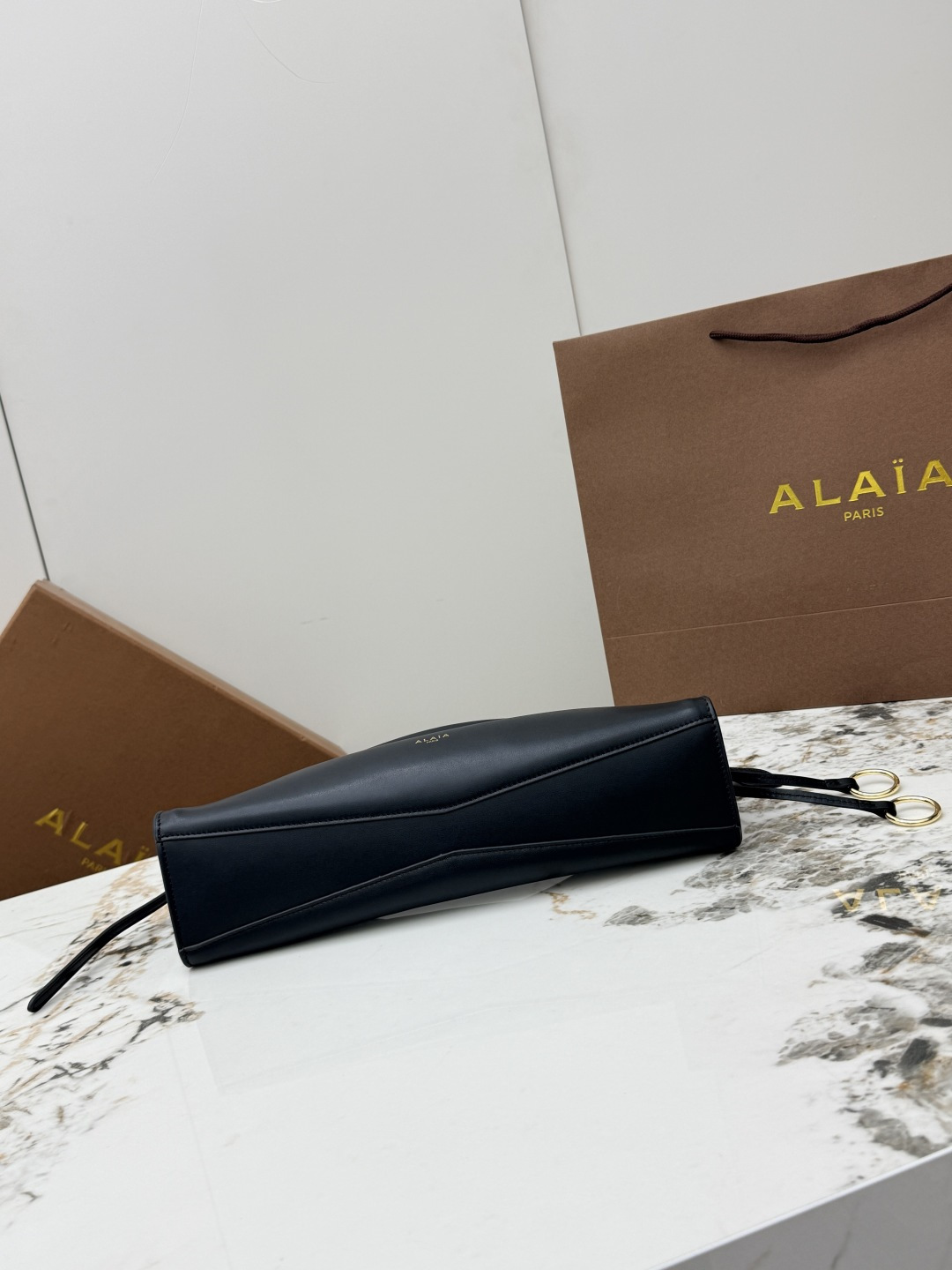 ALAIA 알라이아 A1431 르 클릭(Le Click) 백 - 라지 (플레인 가죽) 숄더백 가방