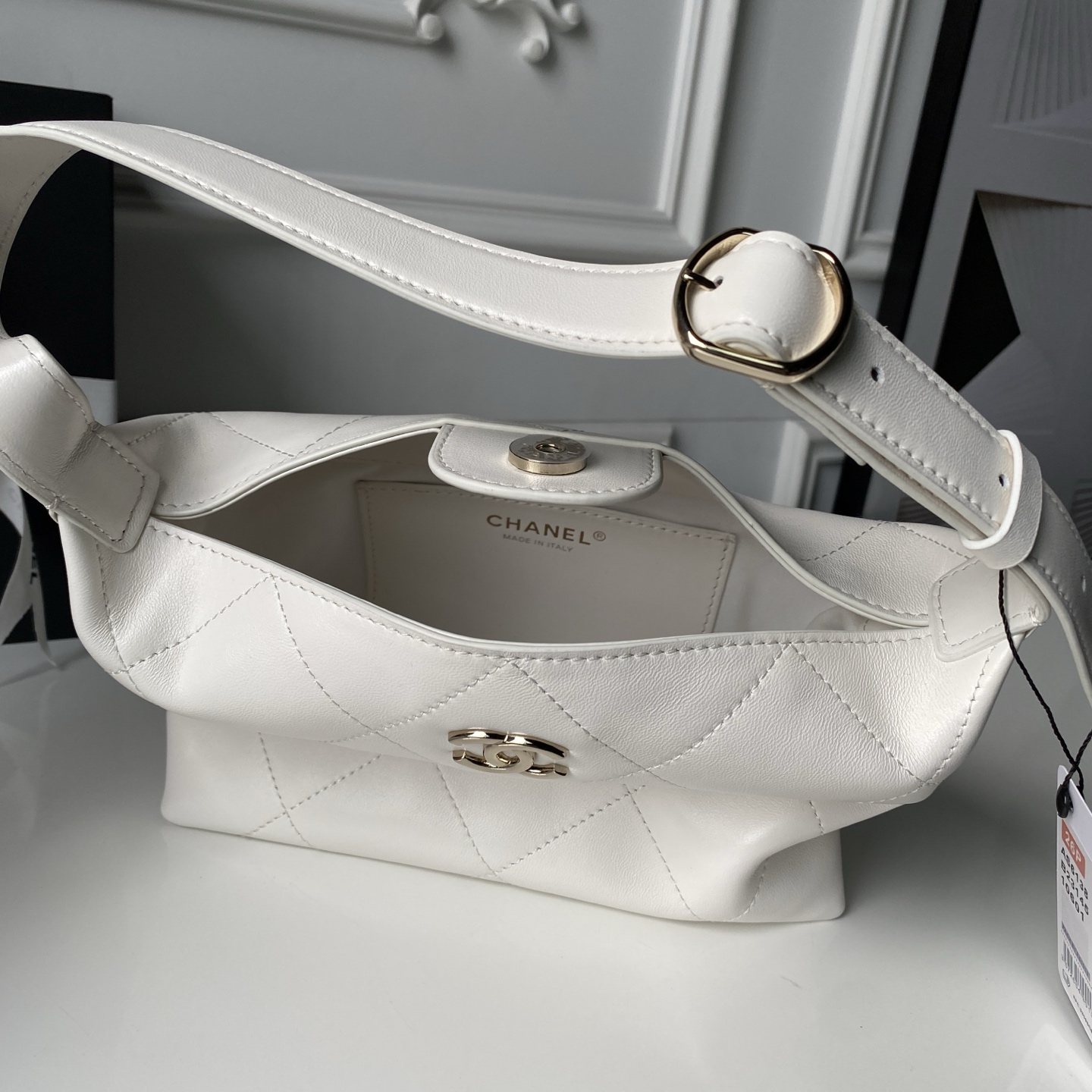 [Chanel] 샤넬 26P 호보 숄더백 - 화이트 램스킨 (AS6138) 가방