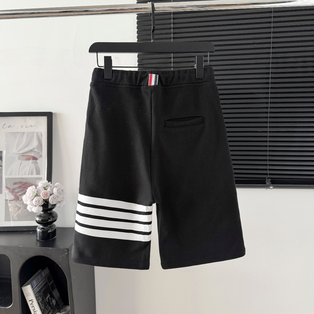톰브라운(THOM BROWNE) 스트라이프 반바지 의류